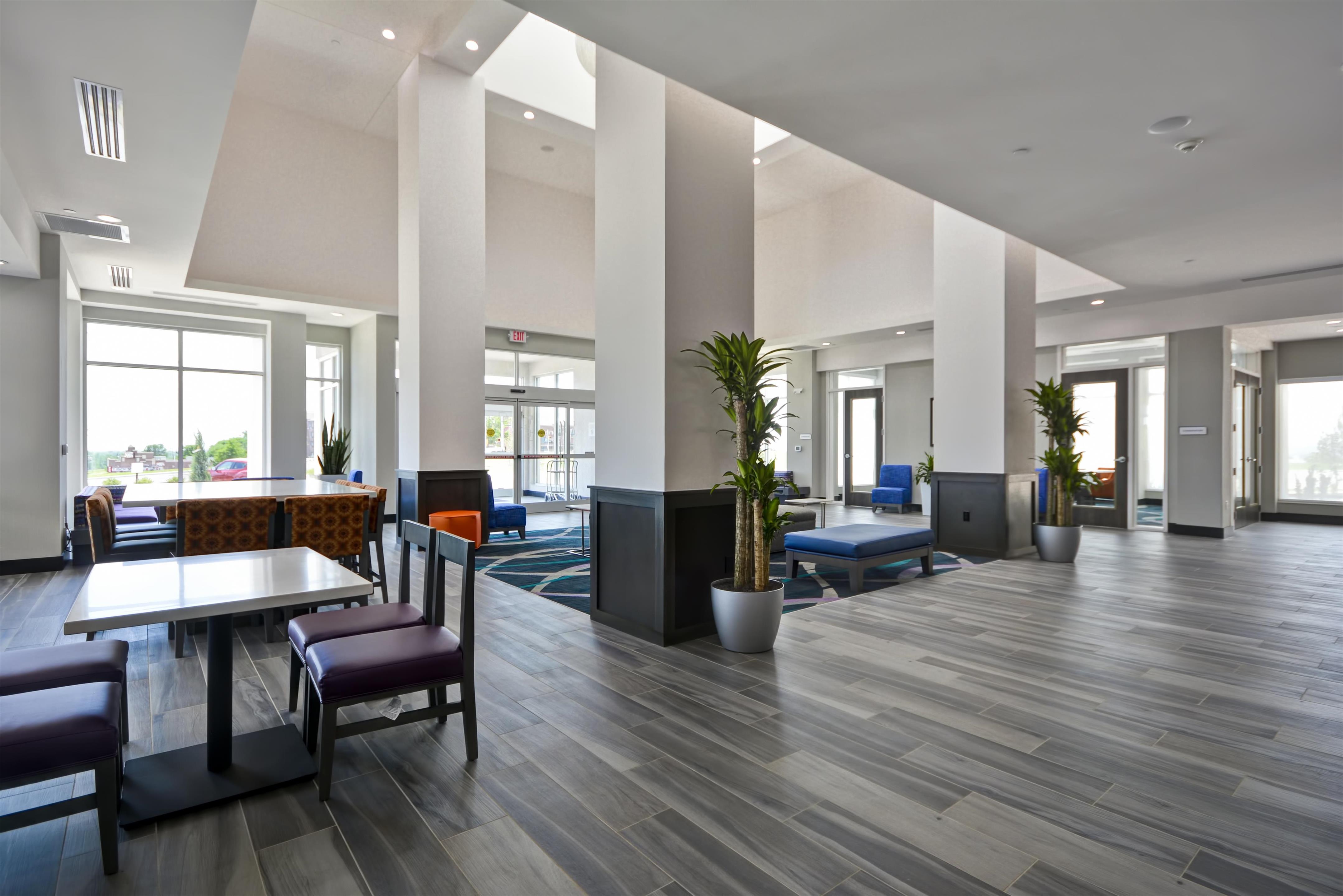 Lobby | Hilton Garden Inn Tulsa-Broken Arrow