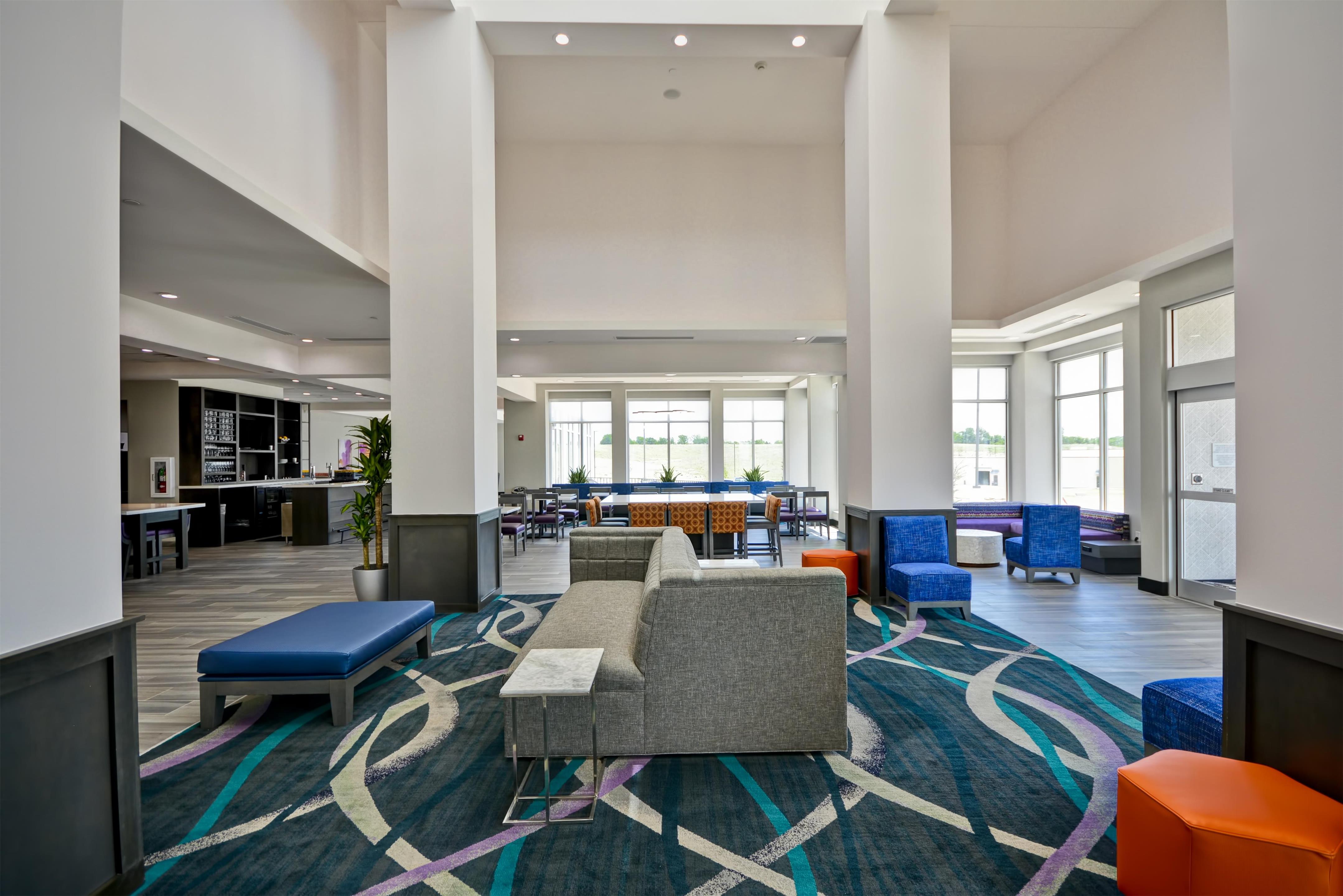 Lobby | Hilton Garden Inn Tulsa-Broken Arrow
