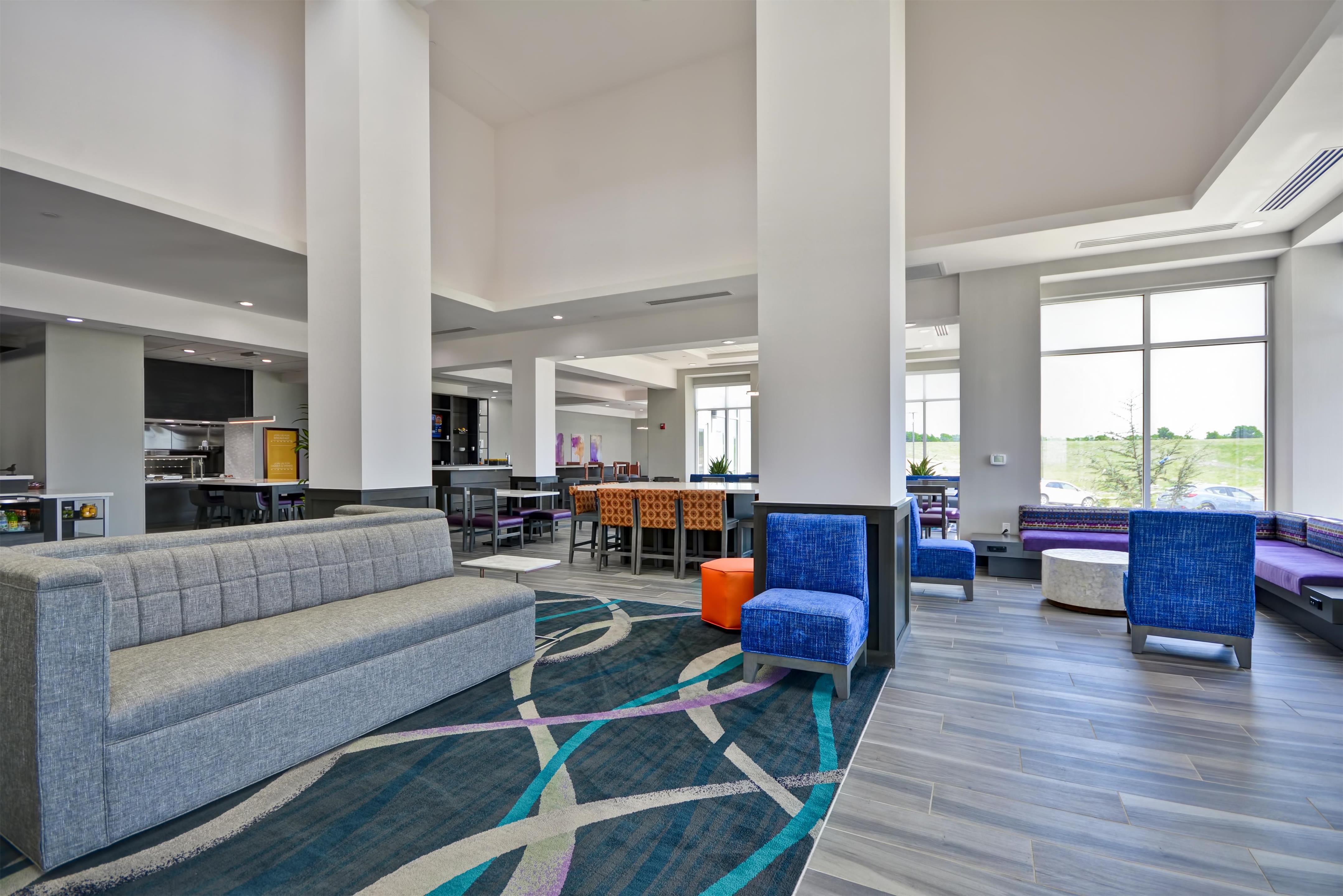 Lobby | Hilton Garden Inn Tulsa-Broken Arrow