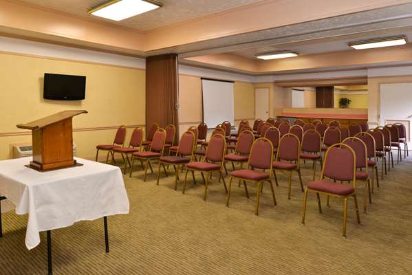  - SureStay Plus by Best Western Fayetteville - I-95, Exit 49