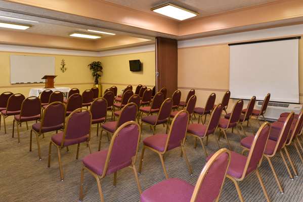  - SureStay Plus by Best Western Fayetteville - I-95, Exit 49