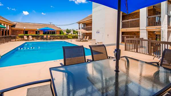 Pool - SureStay Plus by Best Western Fayetteville - I-95, Exit 49