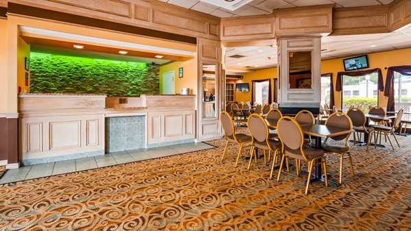  - SureStay Plus by Best Western Fayetteville - I-95, Exit 49