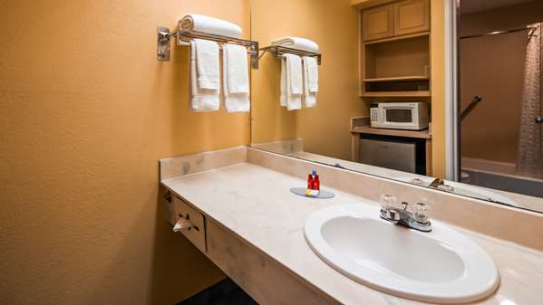  - SureStay Plus by Best Western Fayetteville - I-95, Exit 49