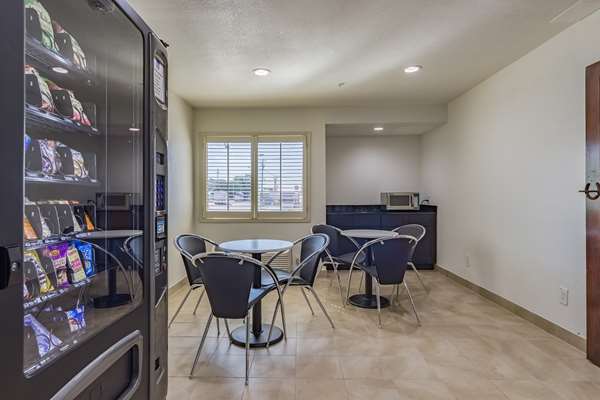  - Studio 6 Extended Stay Hotel Plano