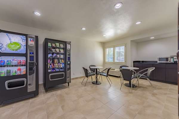  - Studio 6 Extended Stay Hotel Plano