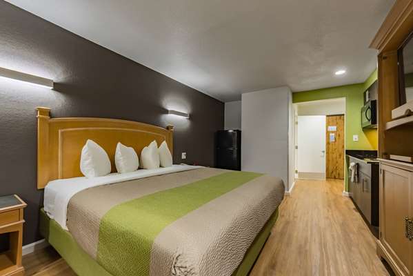  - Studio 6 Extended Stay Hotel Plano