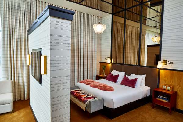 Suite - Fairlane Hotel Downtown Nashville