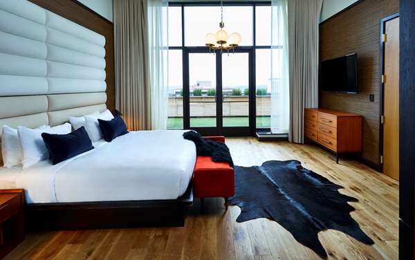 Suite - Fairlane Hotel Downtown Nashville