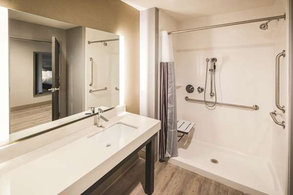  - La Quinta Inn & Suites McDonough - I-75, Exit 221