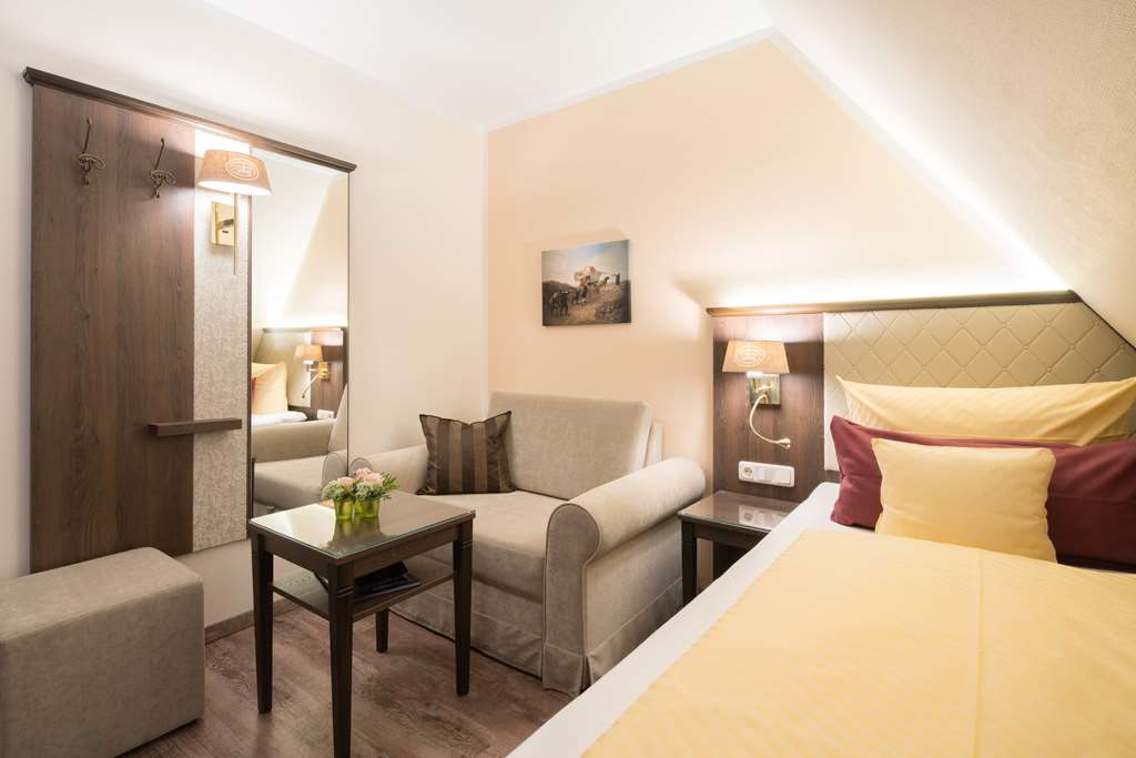 Schlosshotel Klaffenbach-guestroom-Guest Room,On-Site.jpg