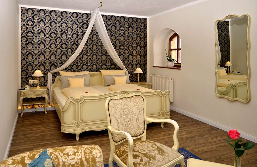 Schlosshotel Klaffenbach-guestroom-Guest Room,Suite,On-Site.jpg