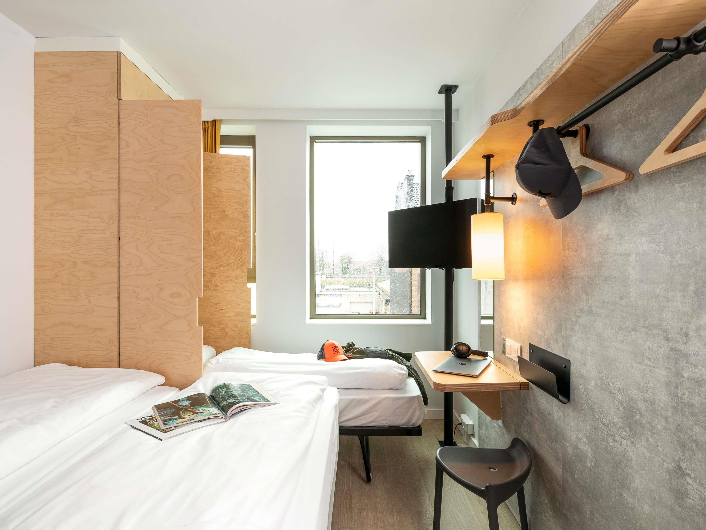 ibis budget Gent Centrum Dampoort Room Type - Standard room with 3 single beds