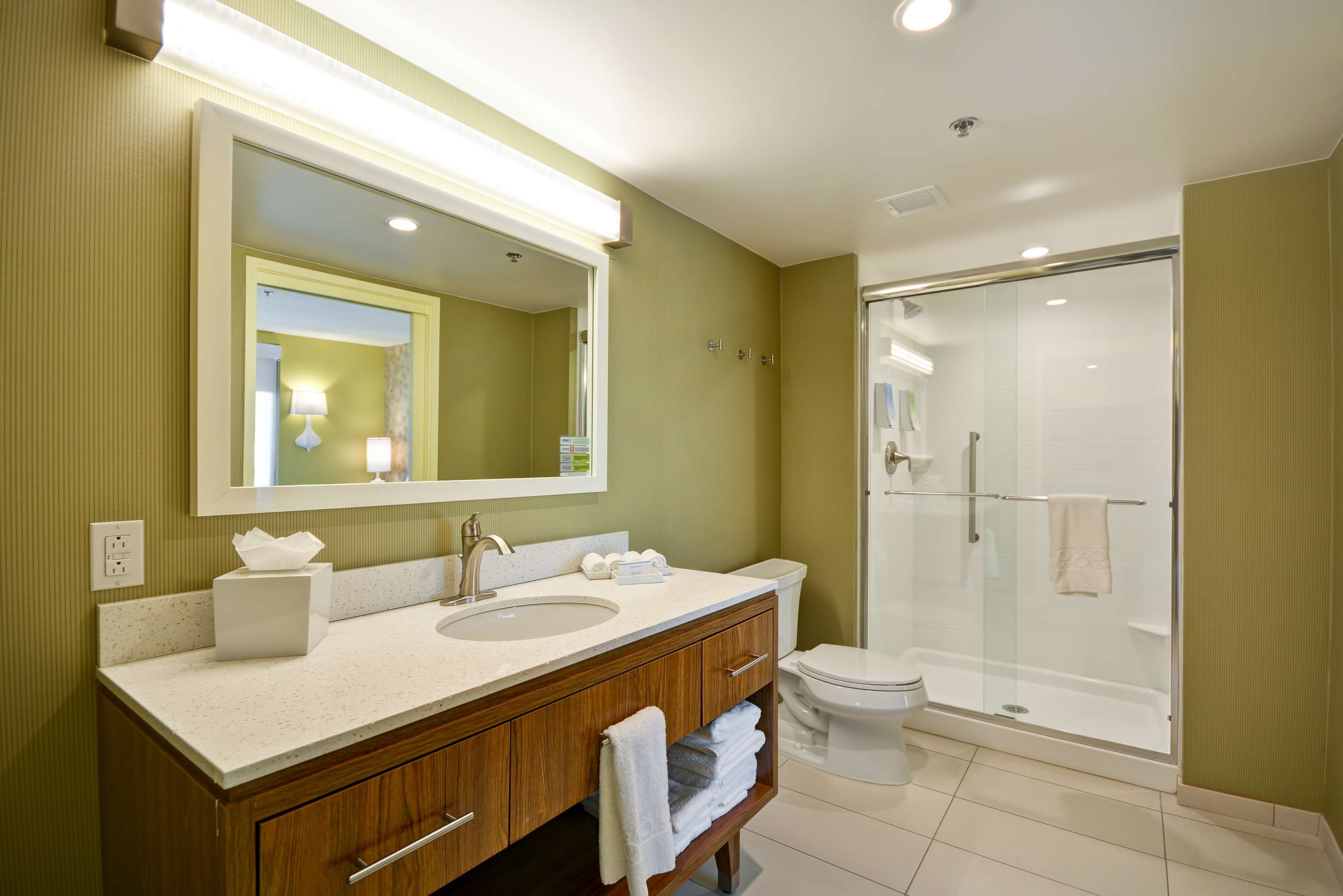 Guest room bath