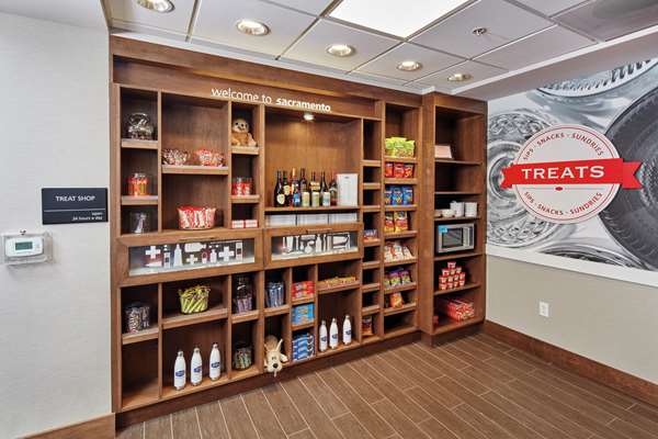 Restaurant - Hampton Inn CSUS Sacramento