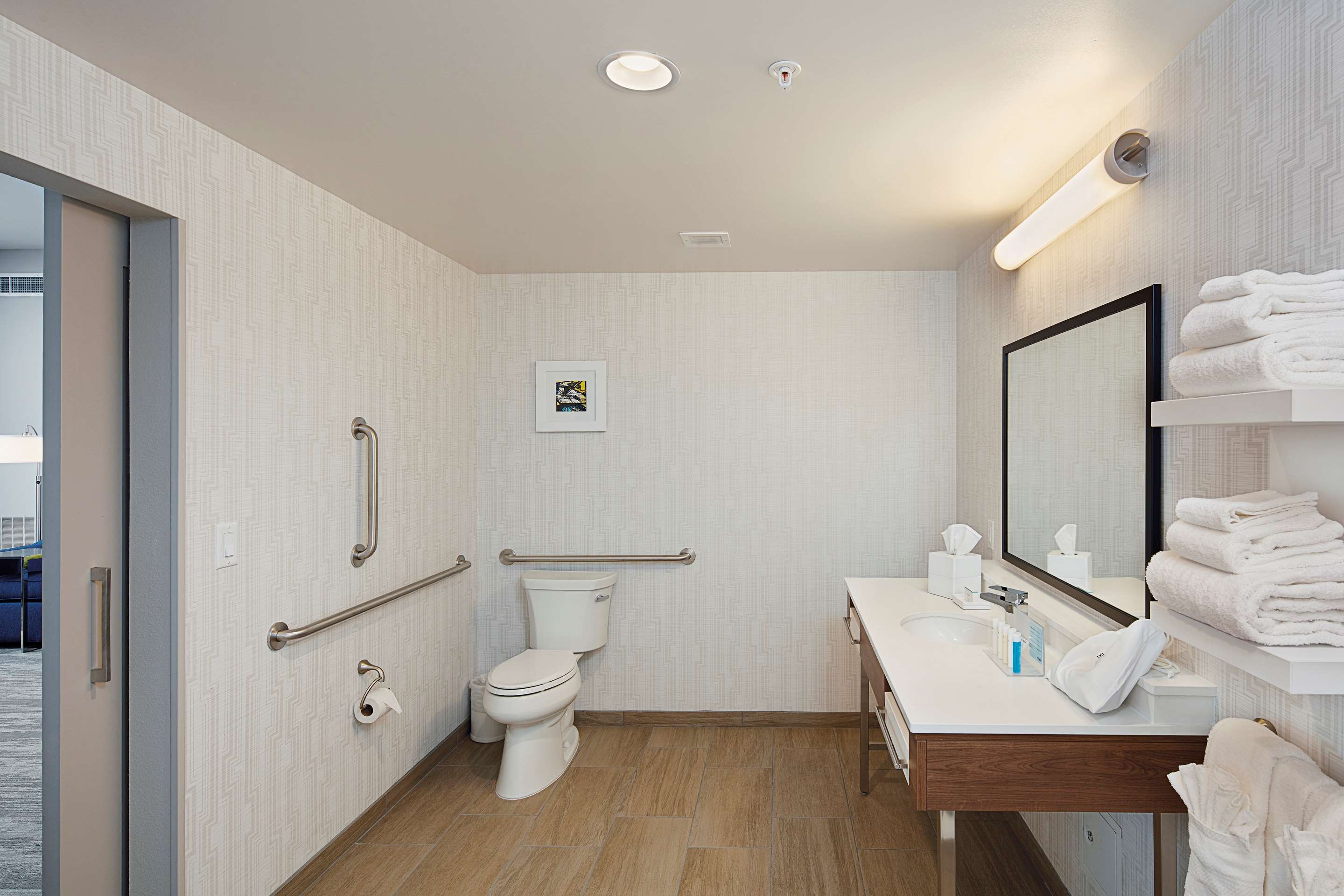 Guest room bath