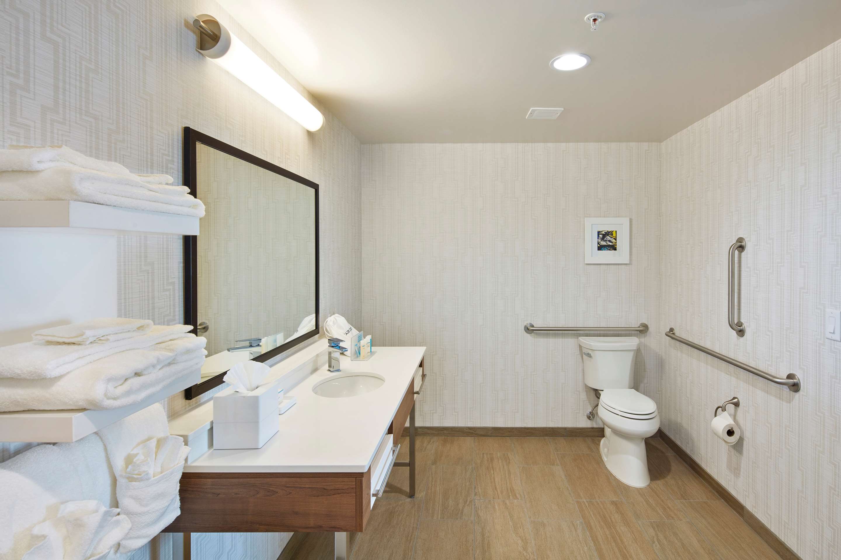 Guest room bath