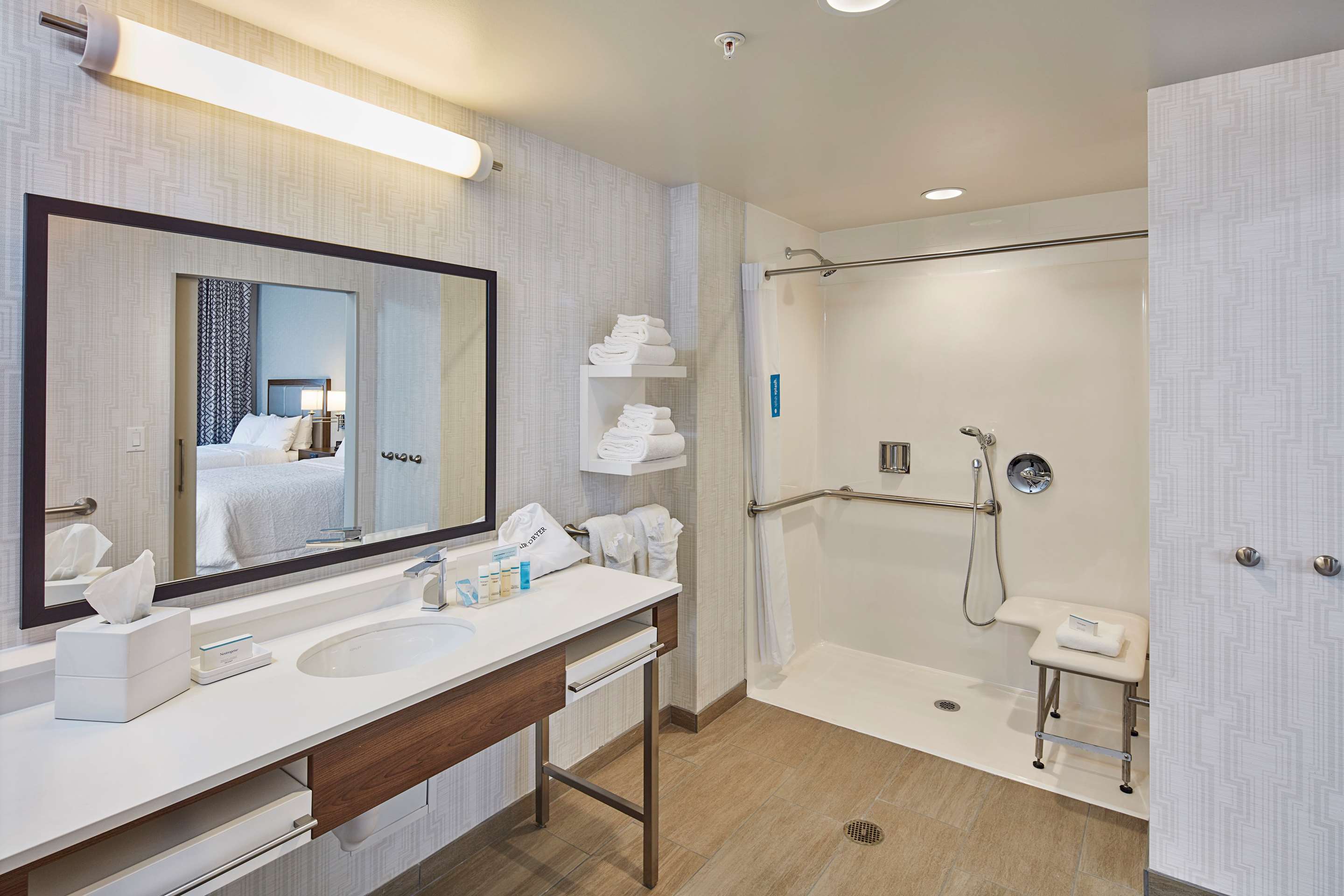 Guest room bath
