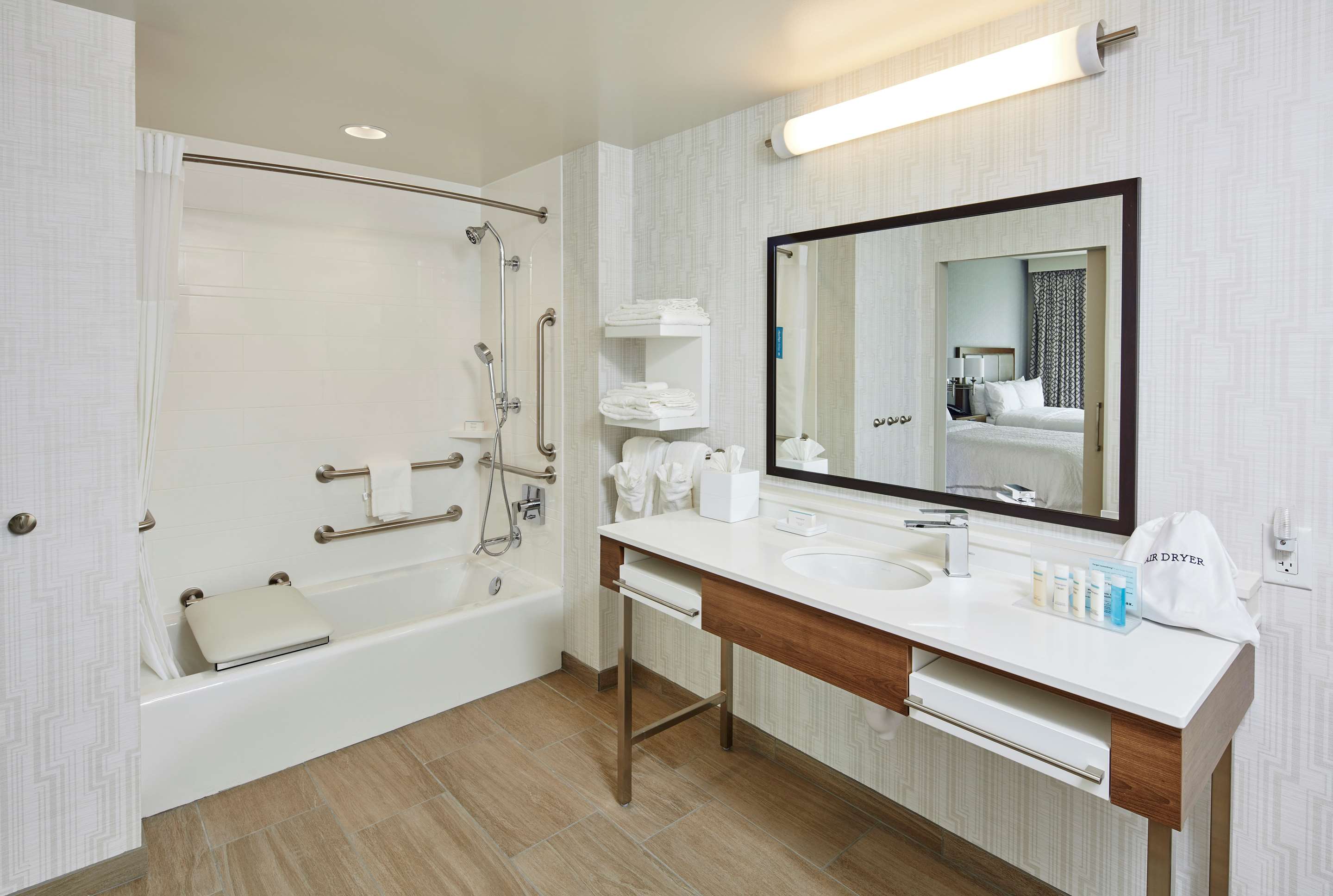 Guest room bath