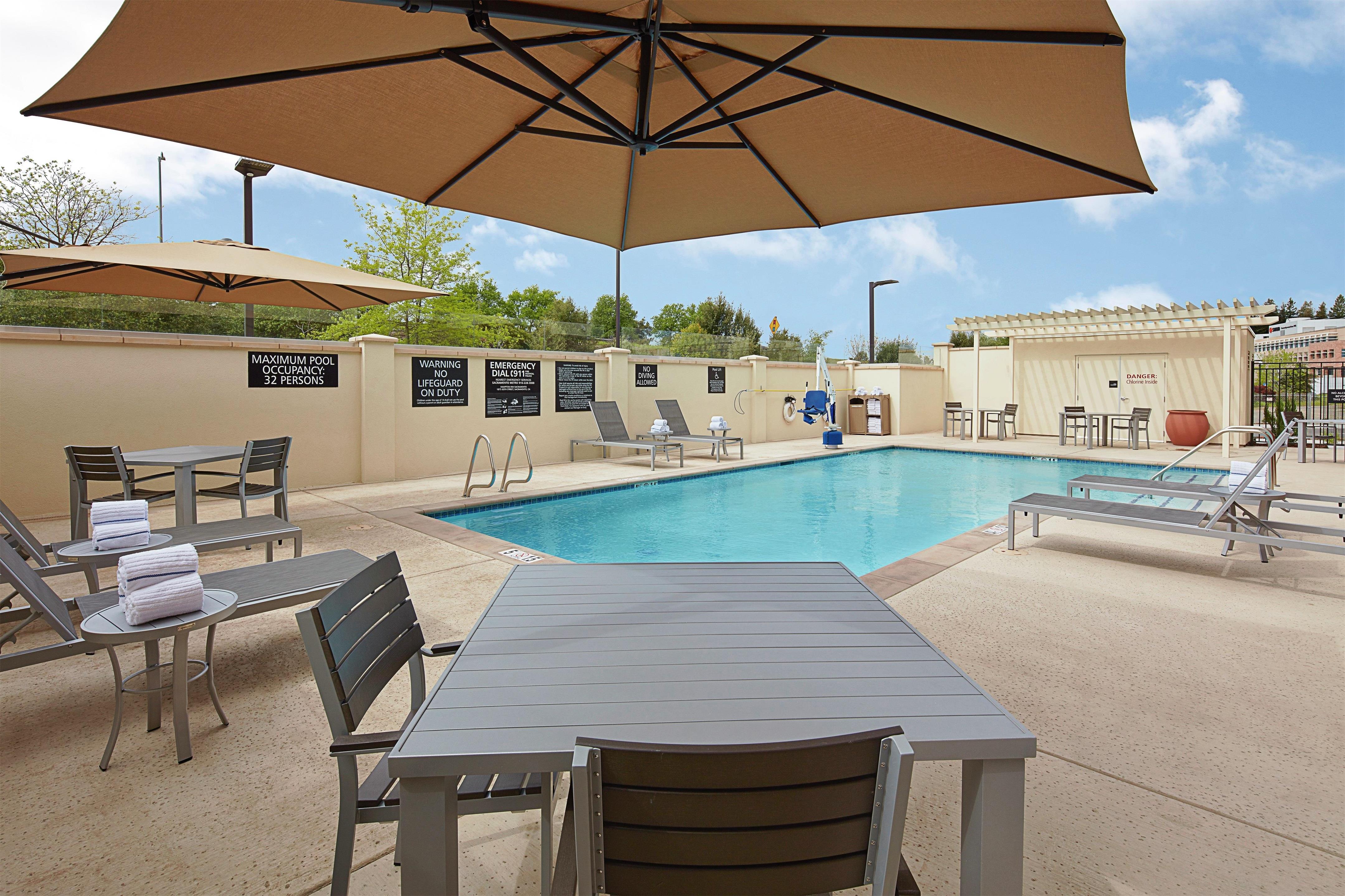 Pool | Hampton Inn & Suites Sacramento at Csus