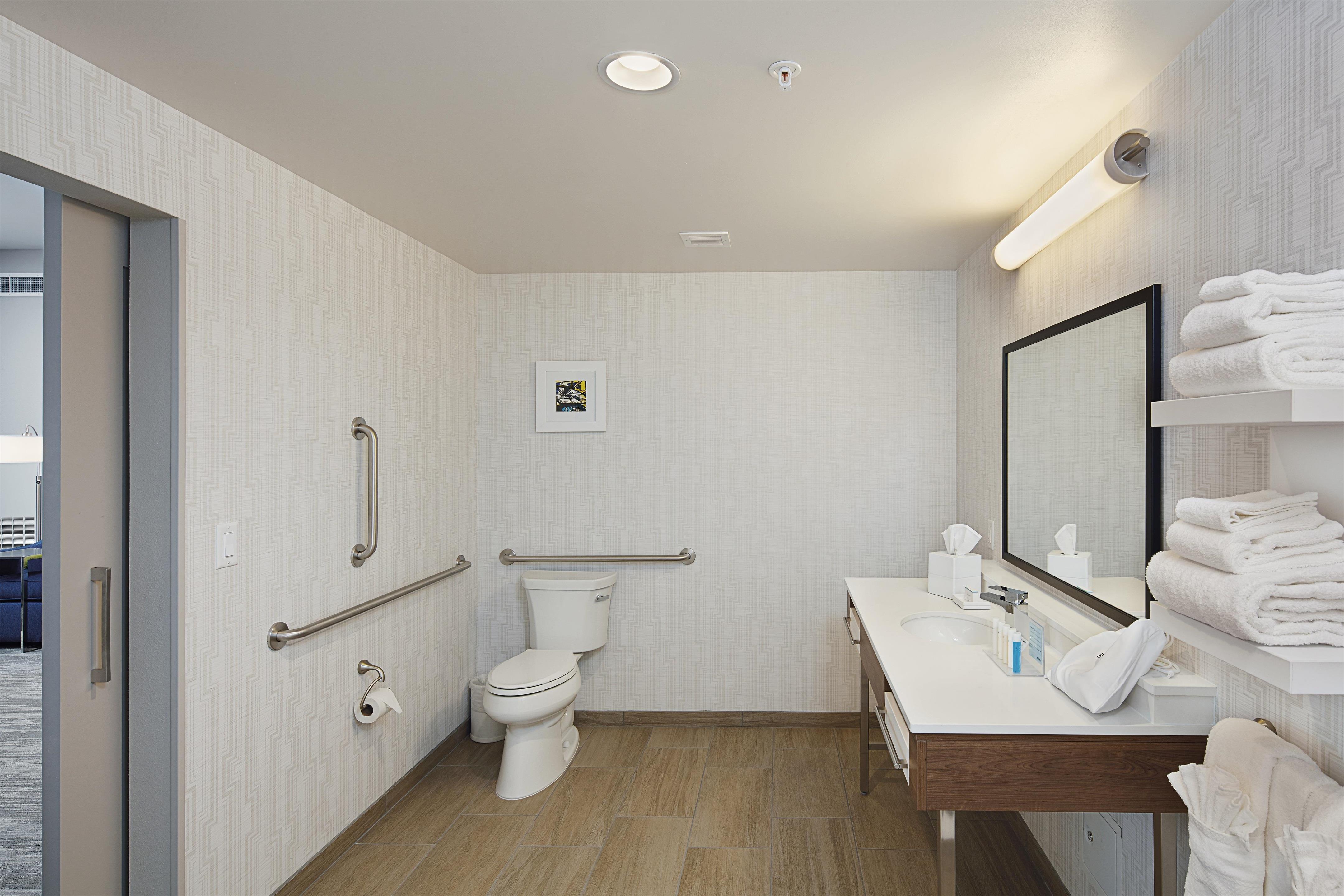Guest room bath