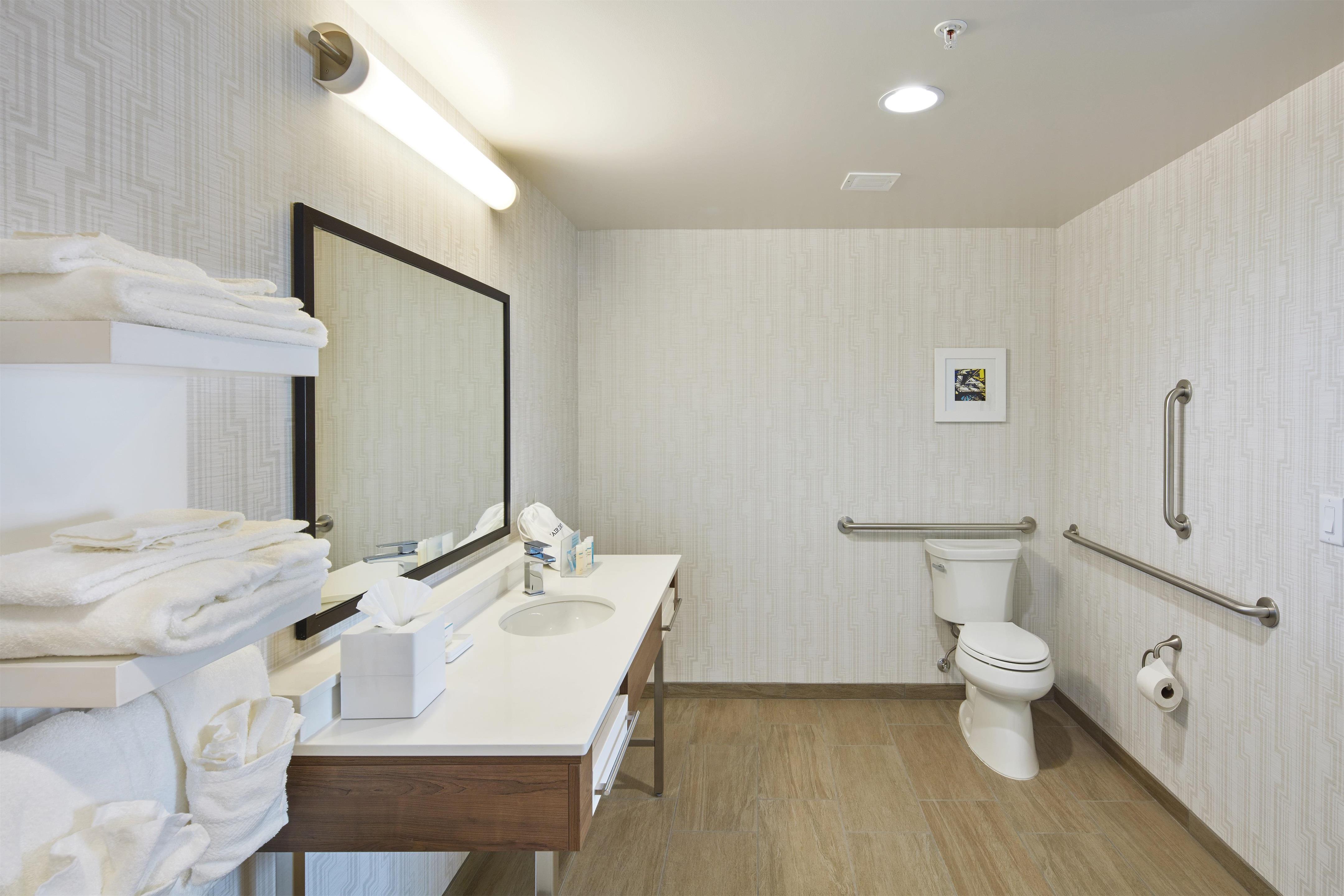 Guest room bath