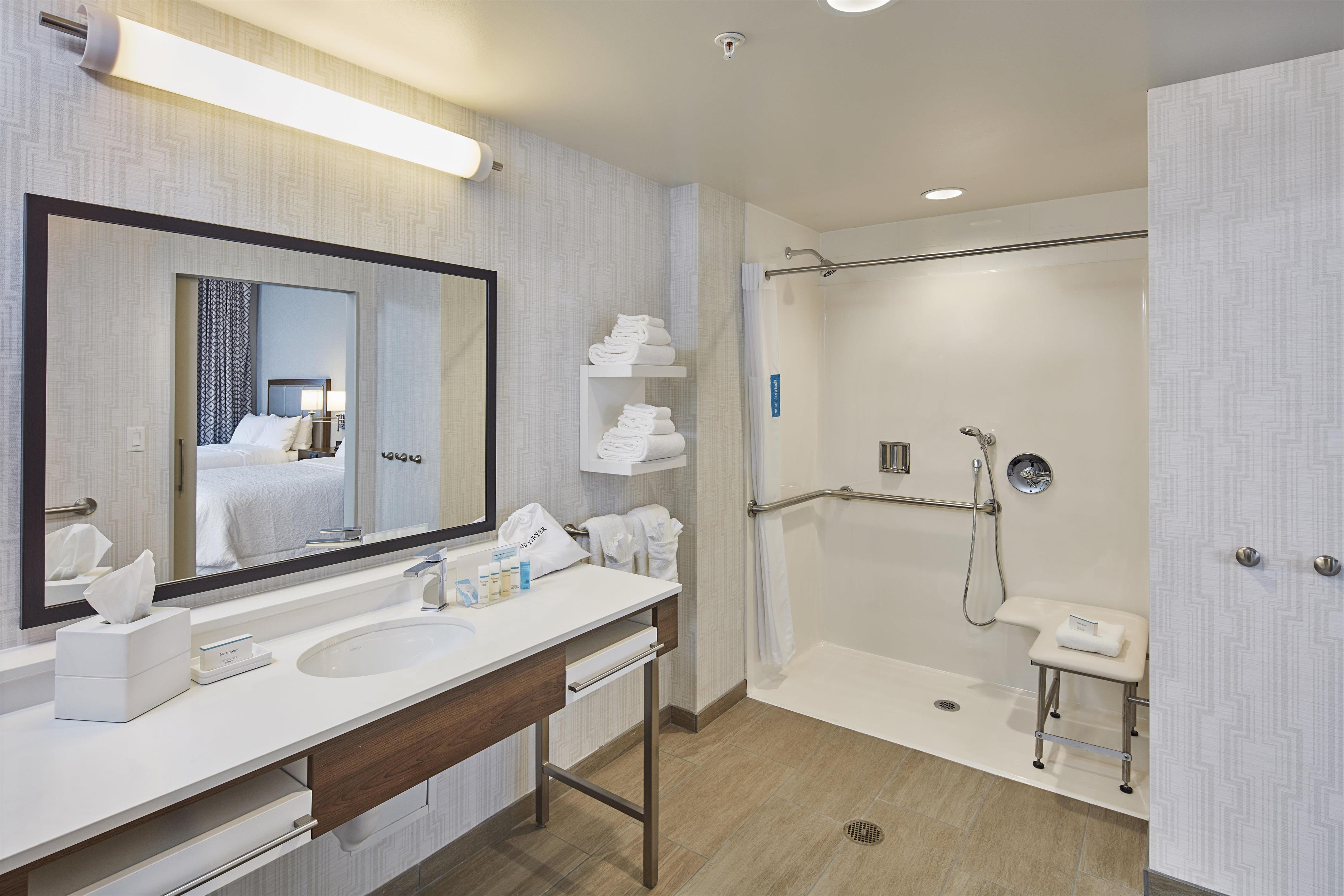 Guest room bath