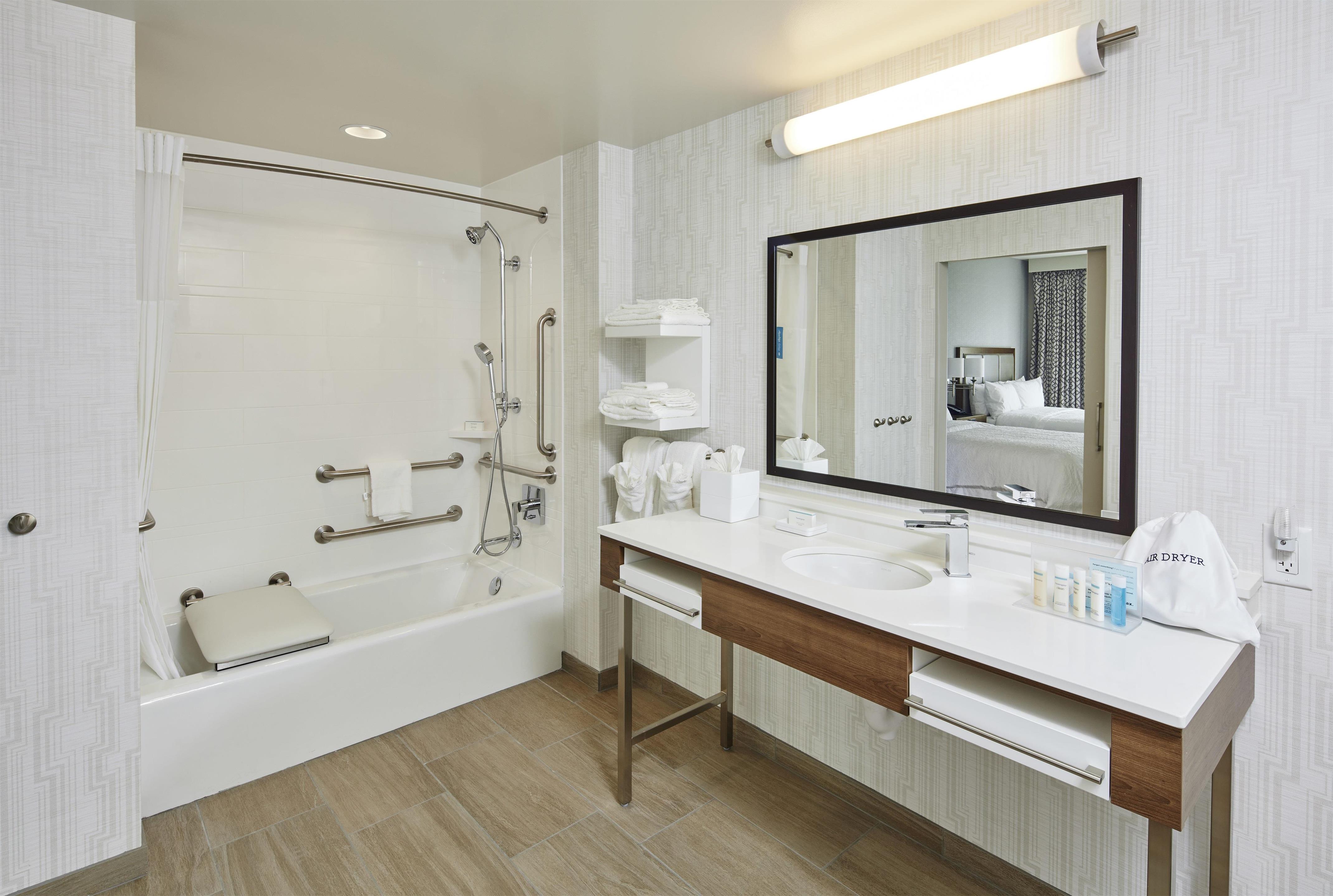 Guest room bath