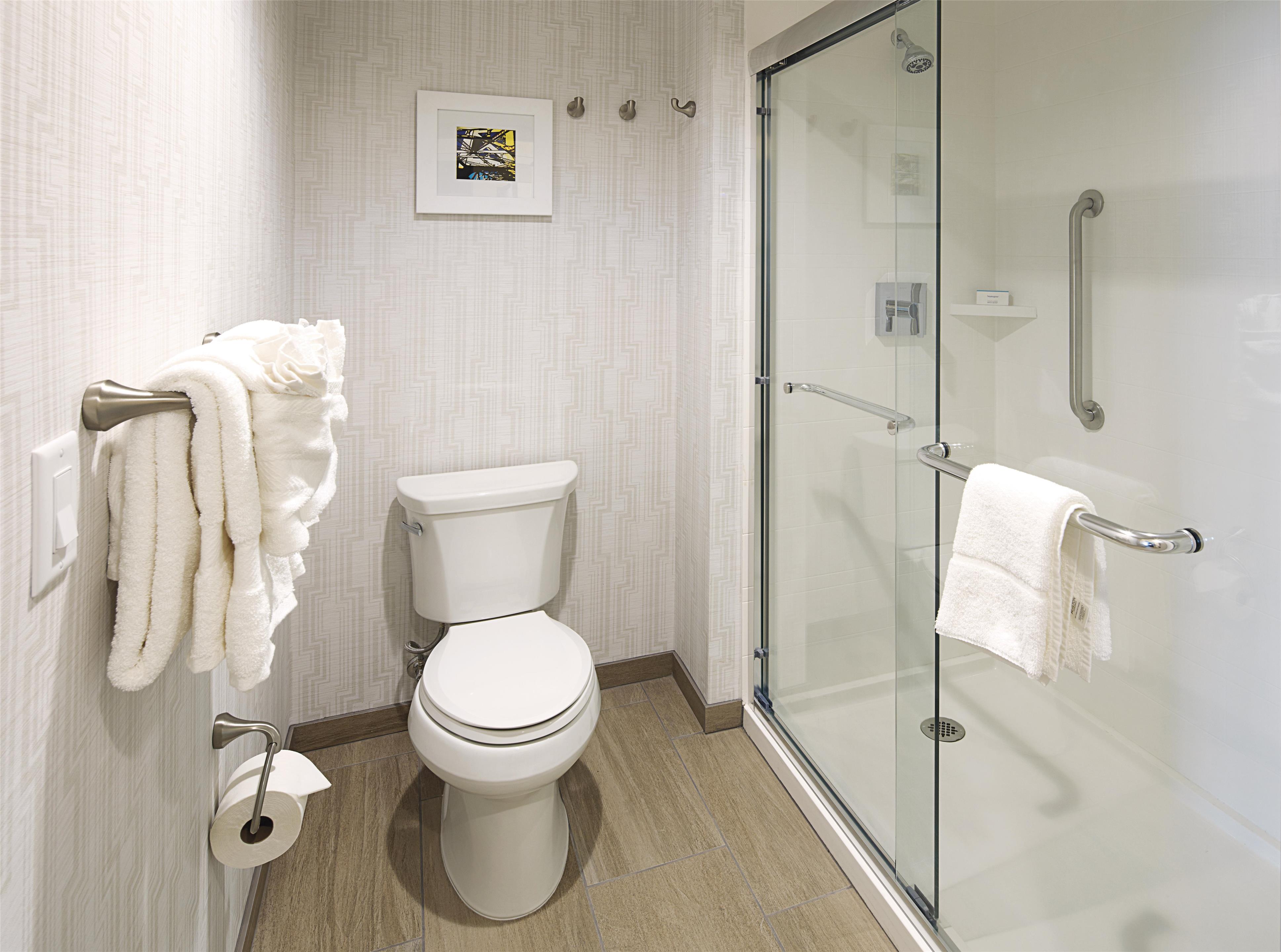 Guest room bath