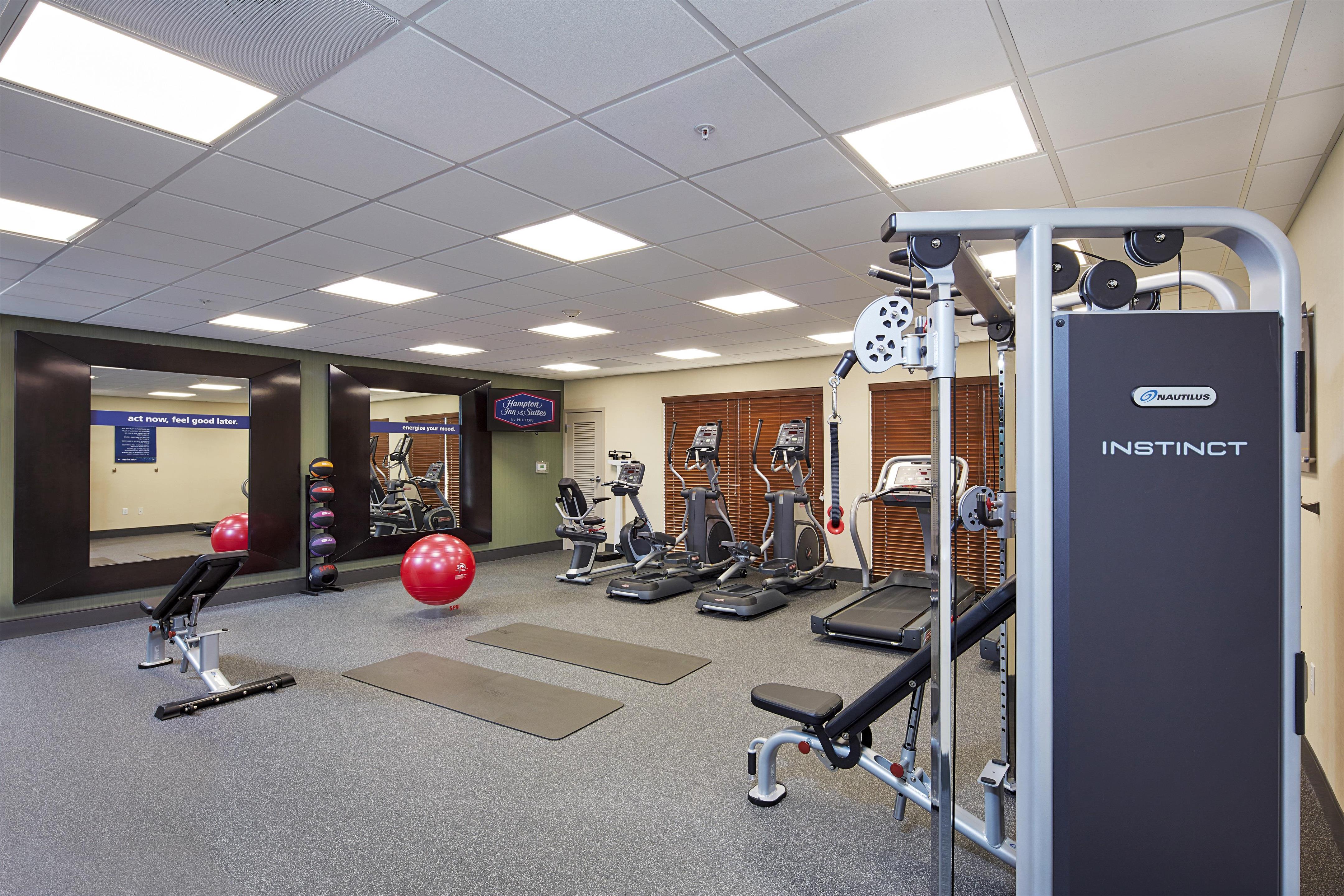 Health club fitness center gym | Hampton Inn & Suites Sacramento at Csus