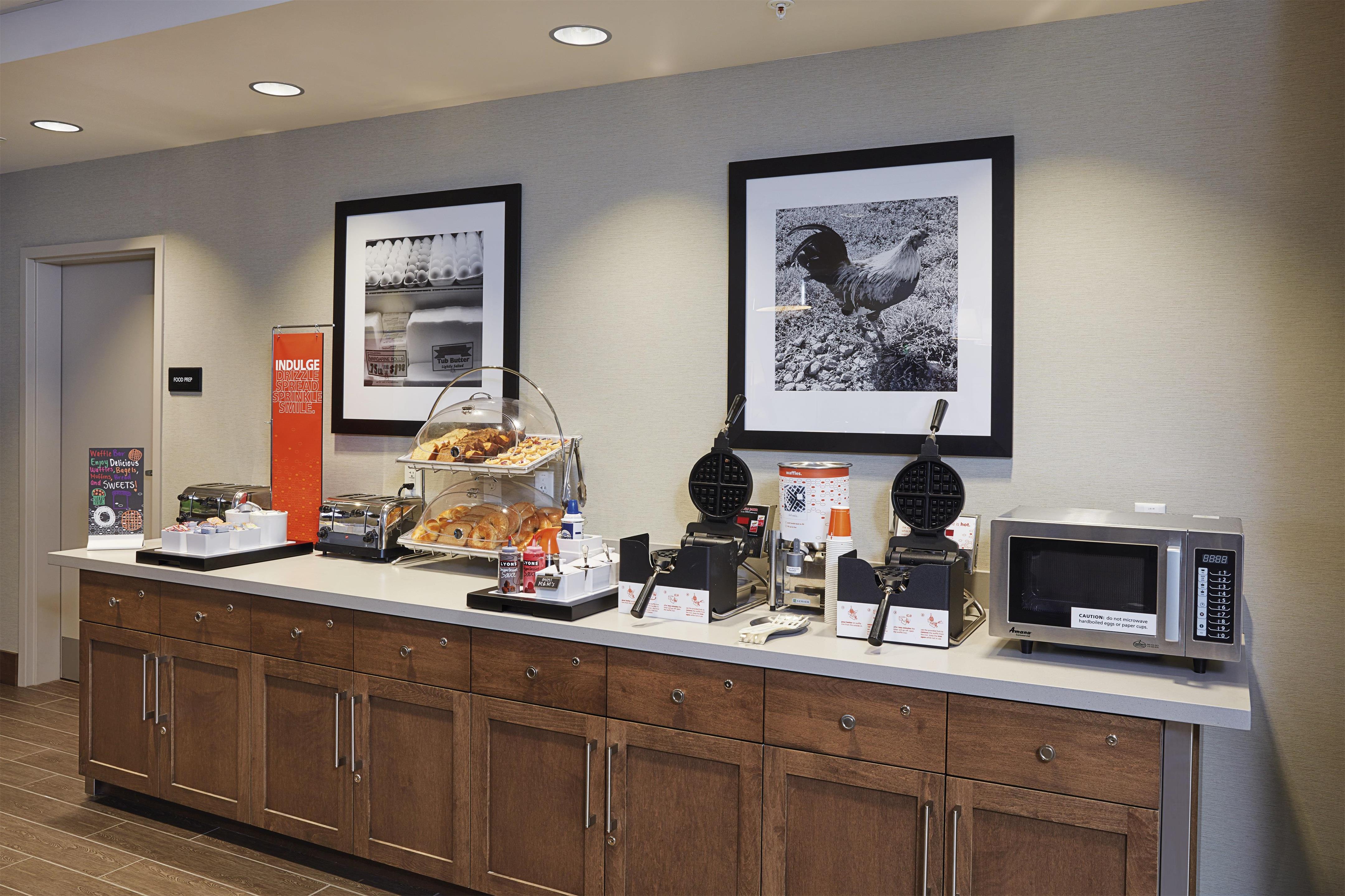 Restaurant | Hampton Inn & Suites Sacramento at Csus