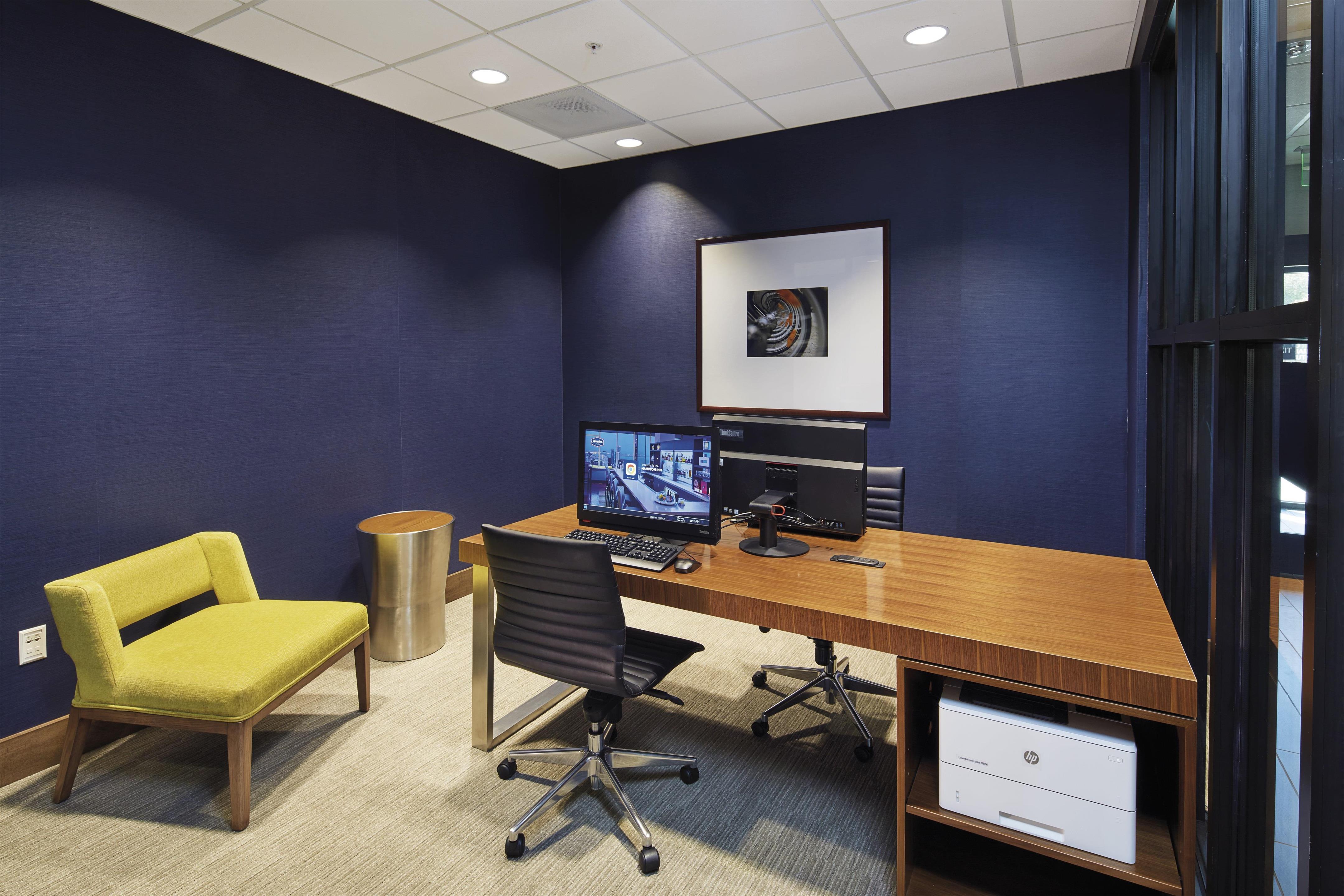 Business Center | Hampton Inn & Suites Sacramento at Csus