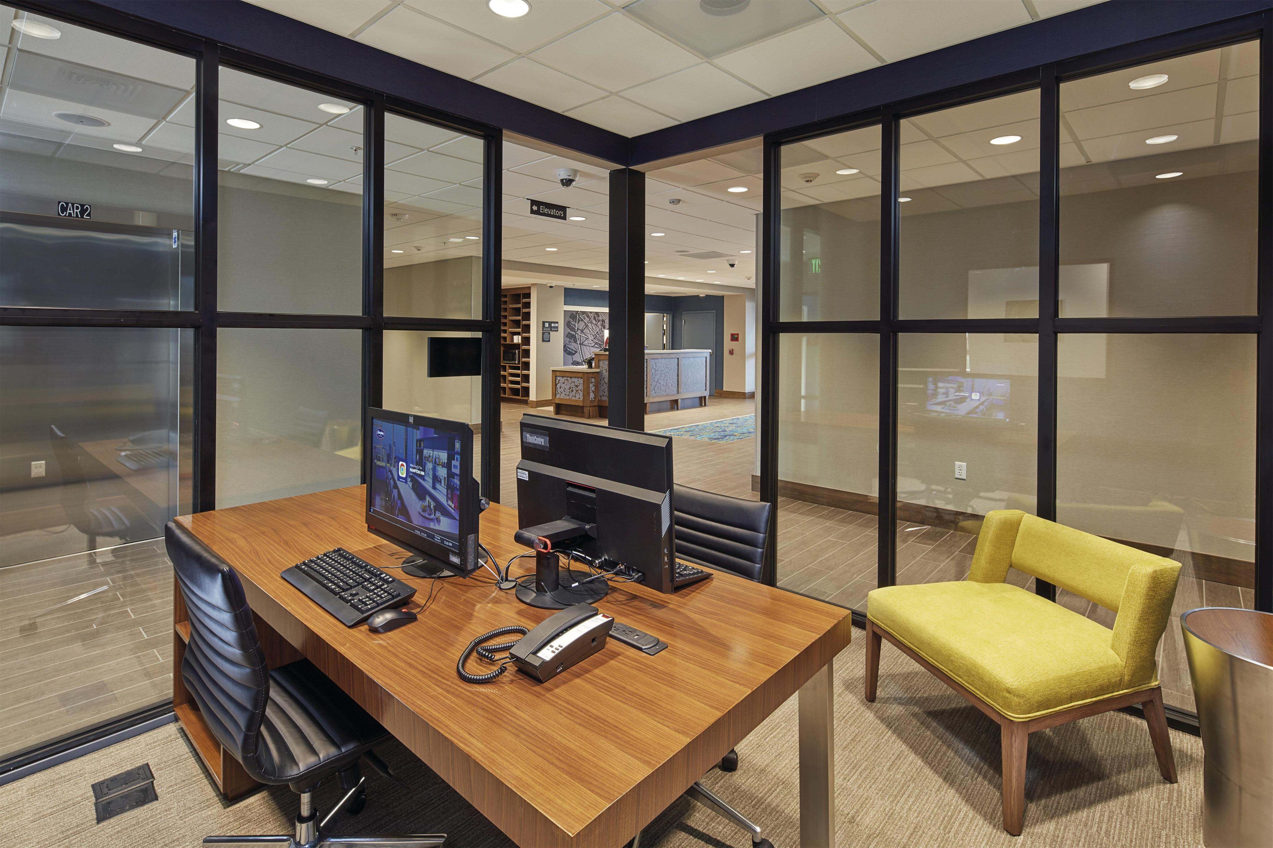 Business Center | Hampton Inn & Suites Sacramento at Csus