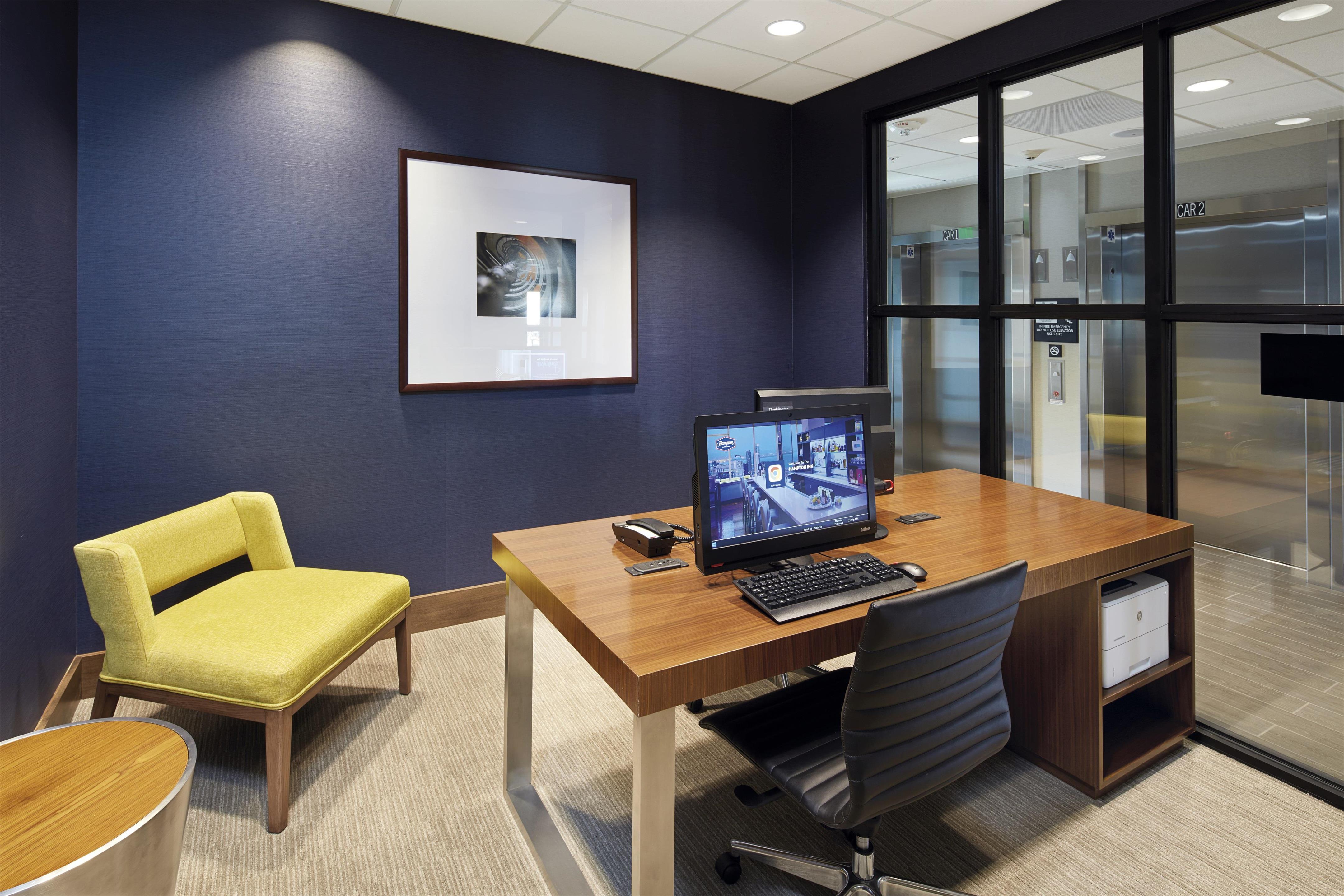 Business Center | Hampton Inn & Suites Sacramento at Csus