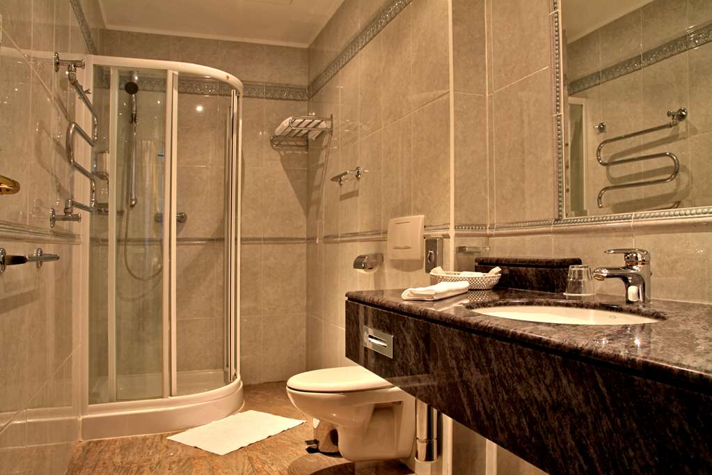 TOP CCL ESPLANADE SPA AND GOLF-guestroom-Guest Room,Bathroom,On-Site.jpg