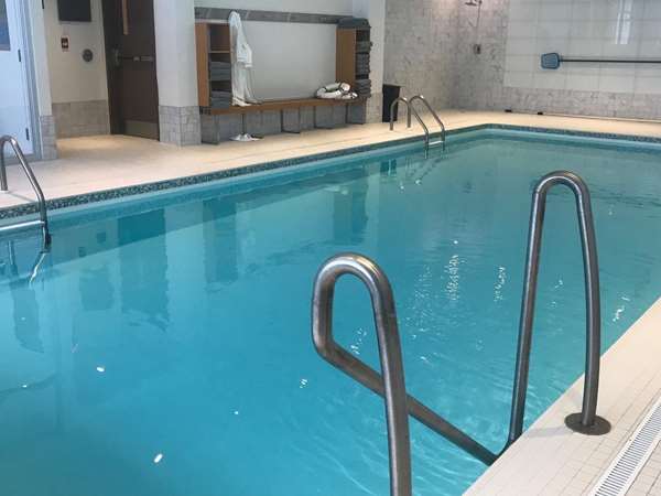Pool - OTL Gouverneur Hotel Sherbrooke
