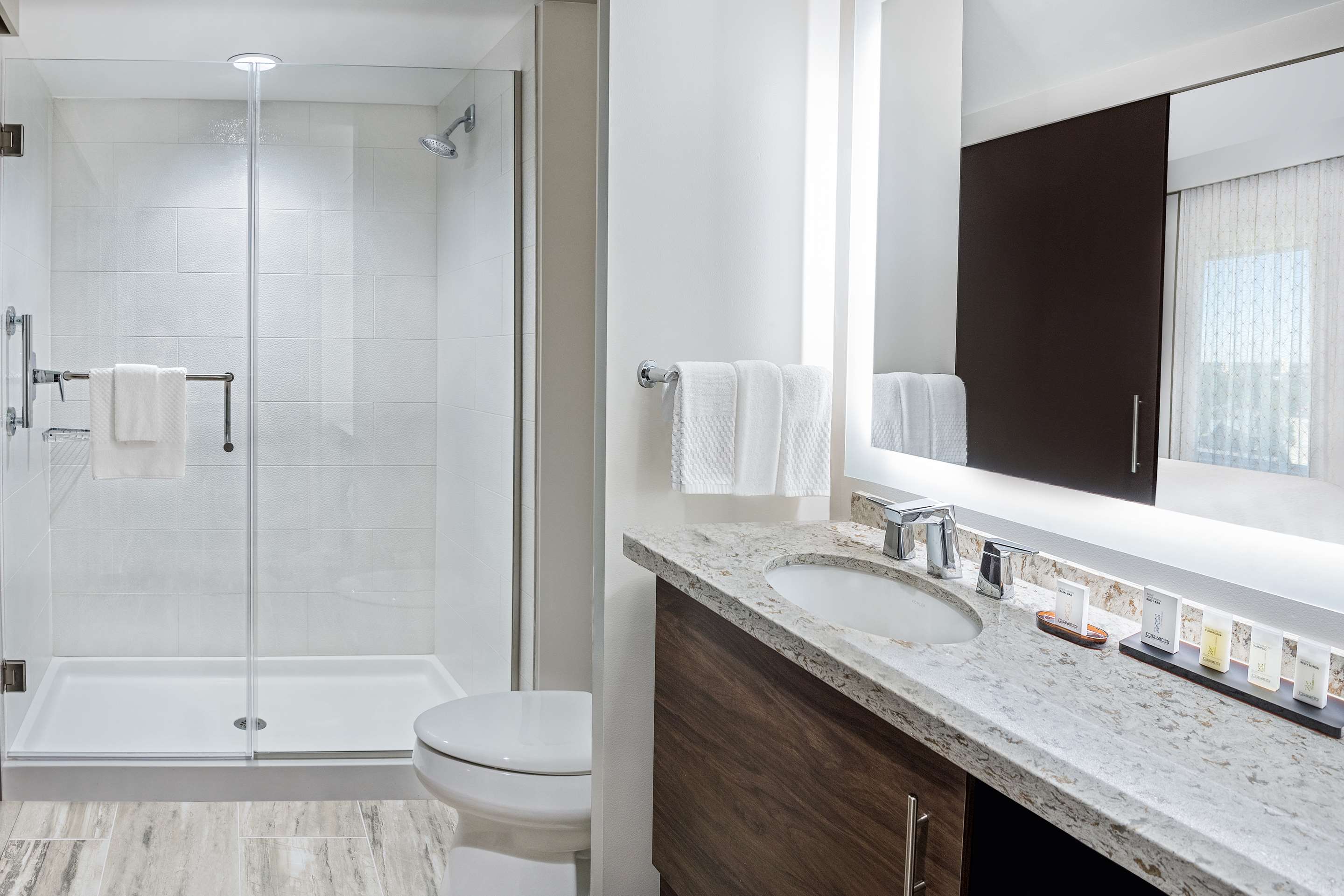 Guest room bath