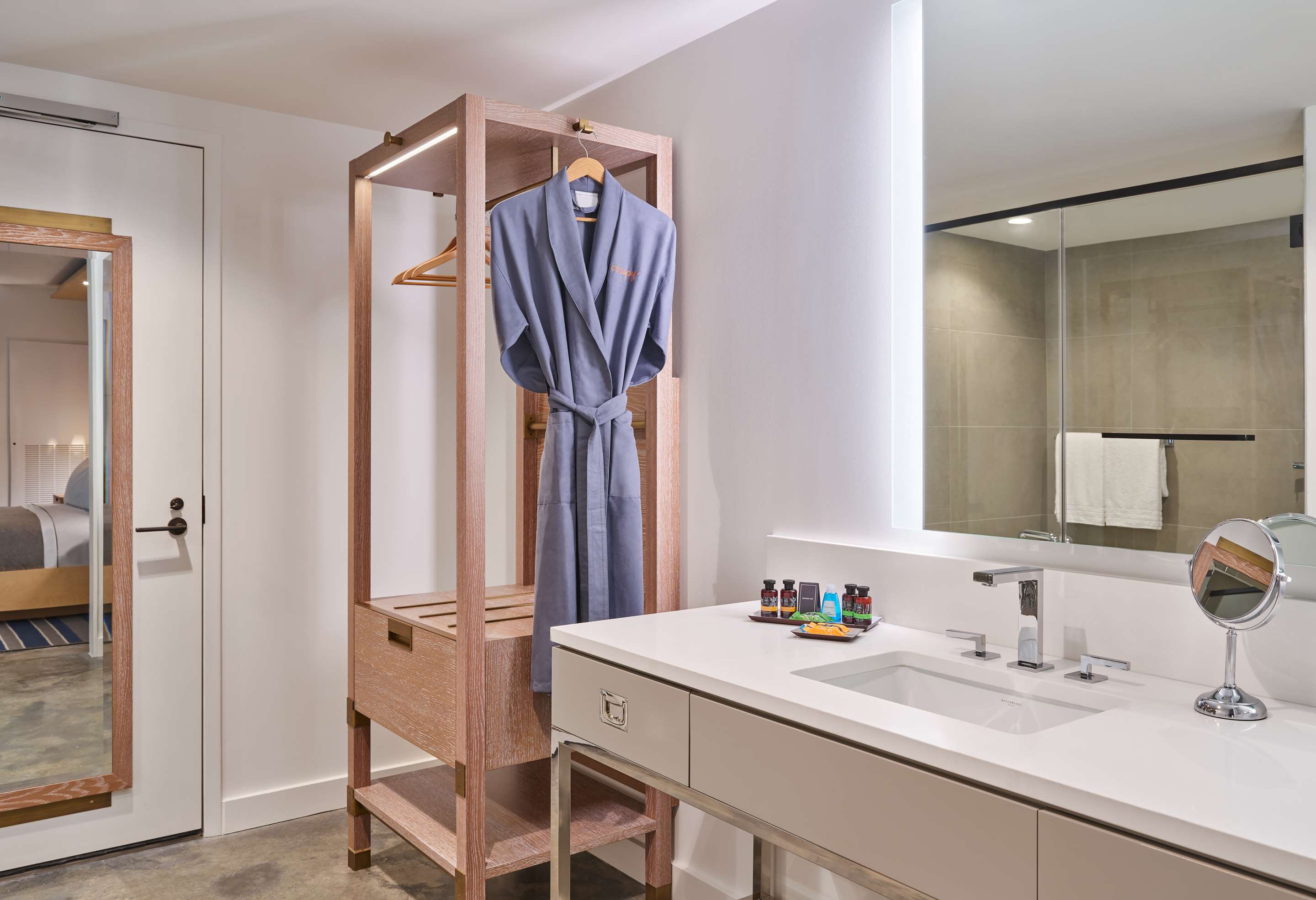 Guest room bath
