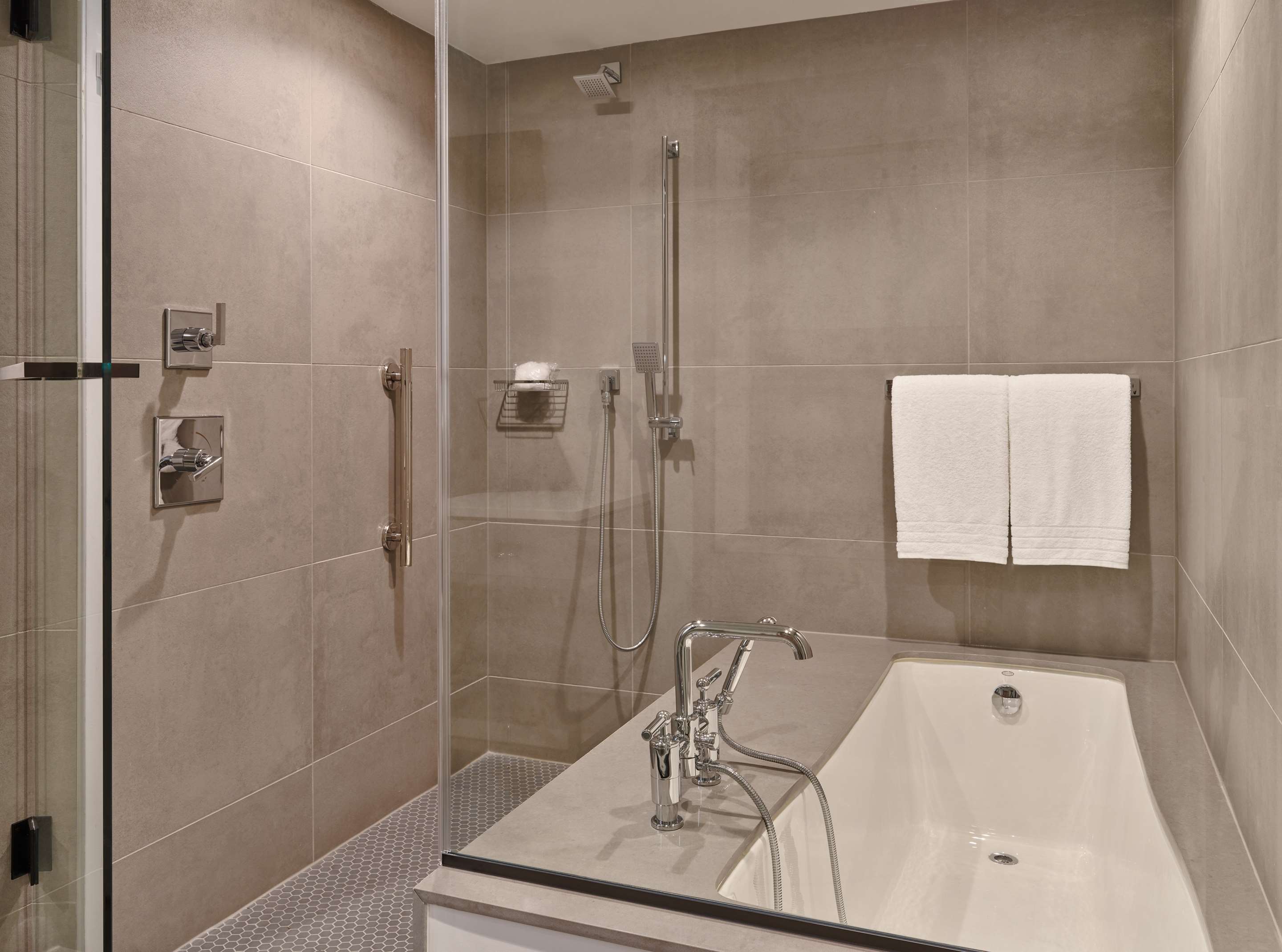 Guest room bath