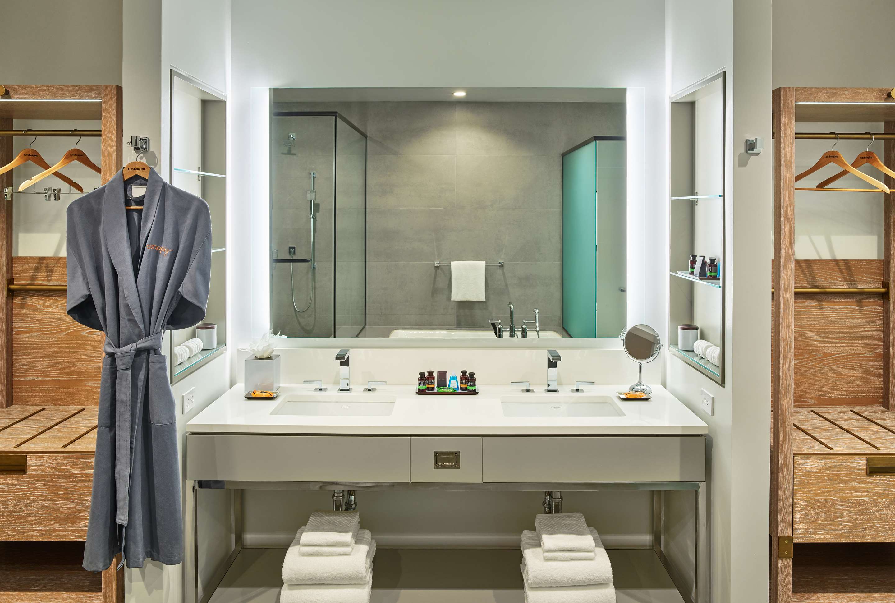 Guest room bath