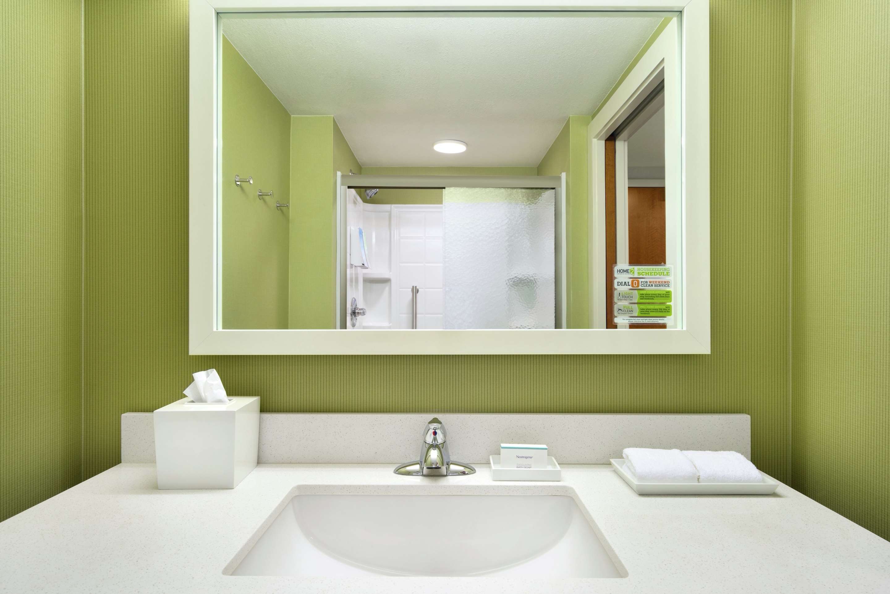 Guest room bath