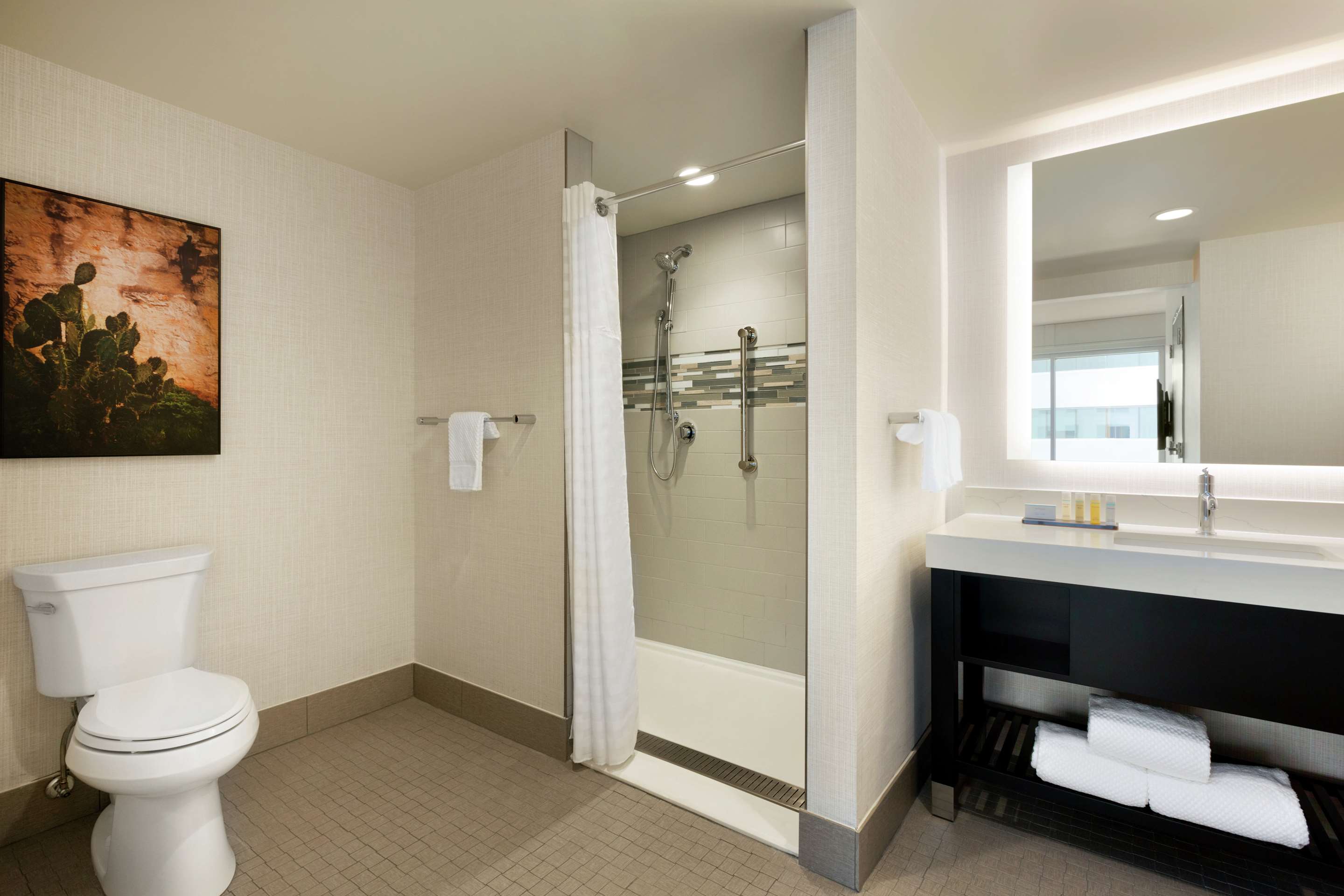 Guest room bath