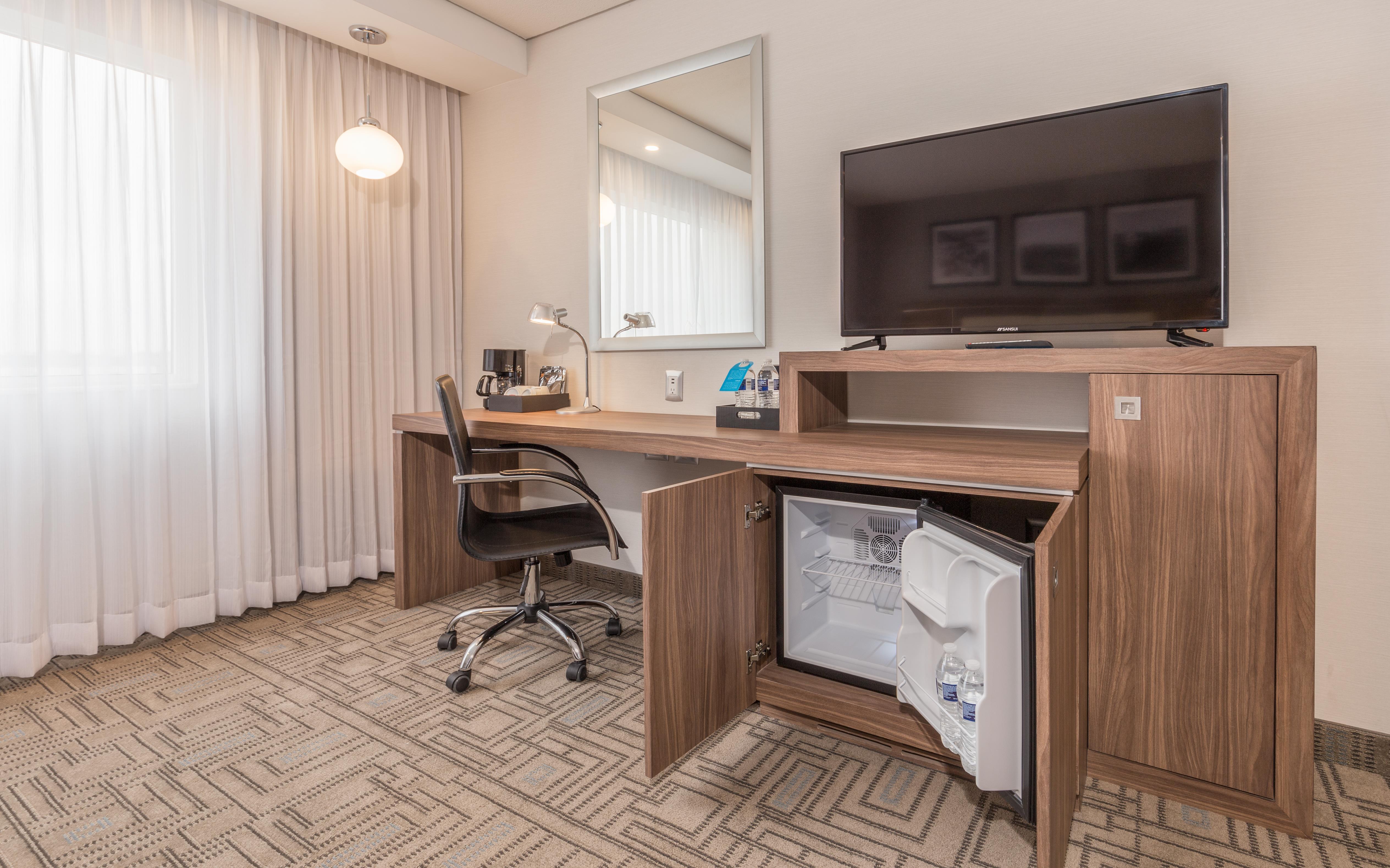 Hampton Inn by Hilton Tijuana Room Type - QUEEN RM W SOFA FRIDGE NS