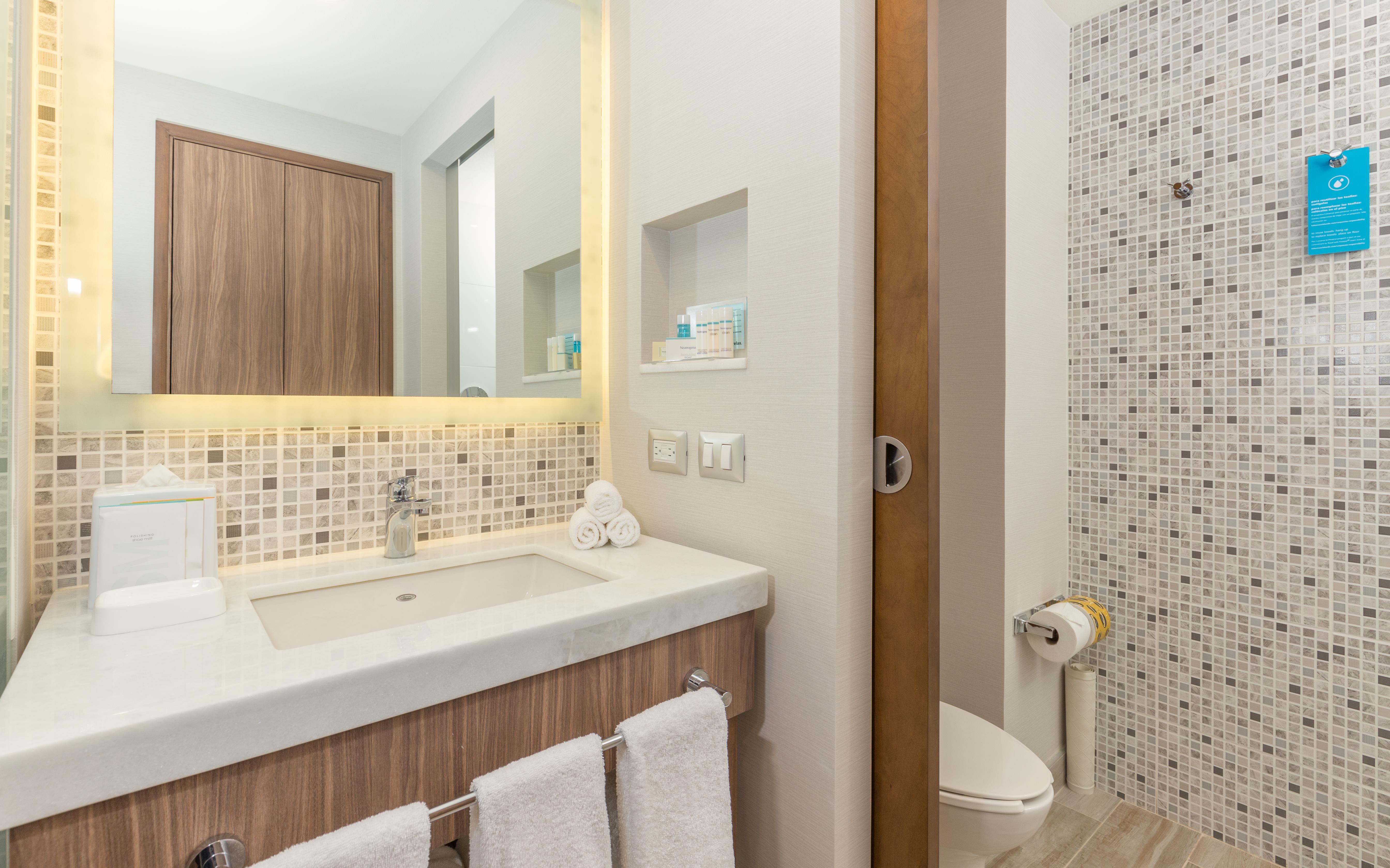 Hampton Inn by Hilton Tijuana Room Type - KING ROOM W FRIDGE NS