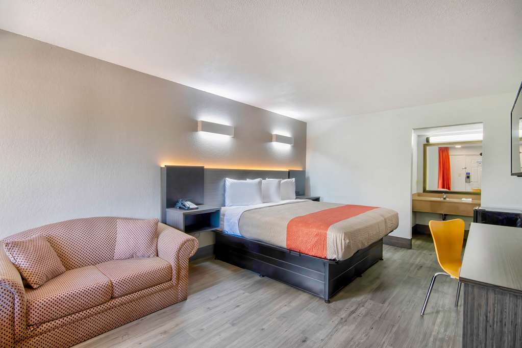 MOTEL 6 LAFAYETTE, LA-guestroom-Guest Room,Suite,On-Site.jpg