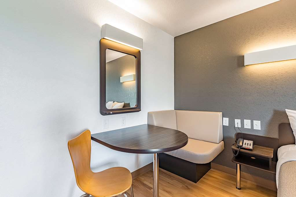 STUDIO 6 NEW BRAUNFELS, TX-guestroom-Guest Room,Bedding,Guest Room Amenity,Sitting area,On-Site,Single/Unmarried,Furnishings,Telephone,Standard Room.jpg