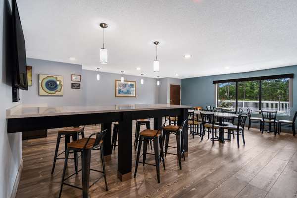 Restaurant - SureStay Plus Hotel by Best Western Tarboro