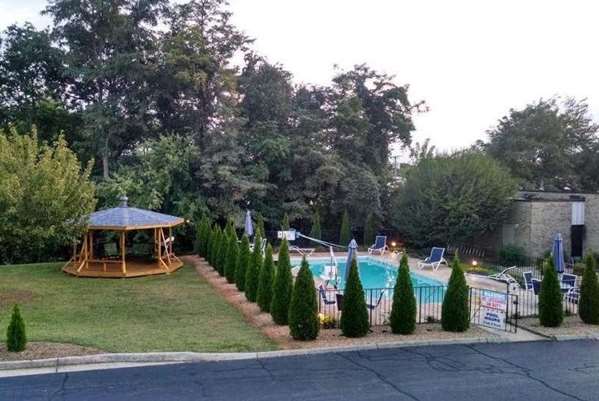 Pool - Baymont Inn & Suites Lynchburg