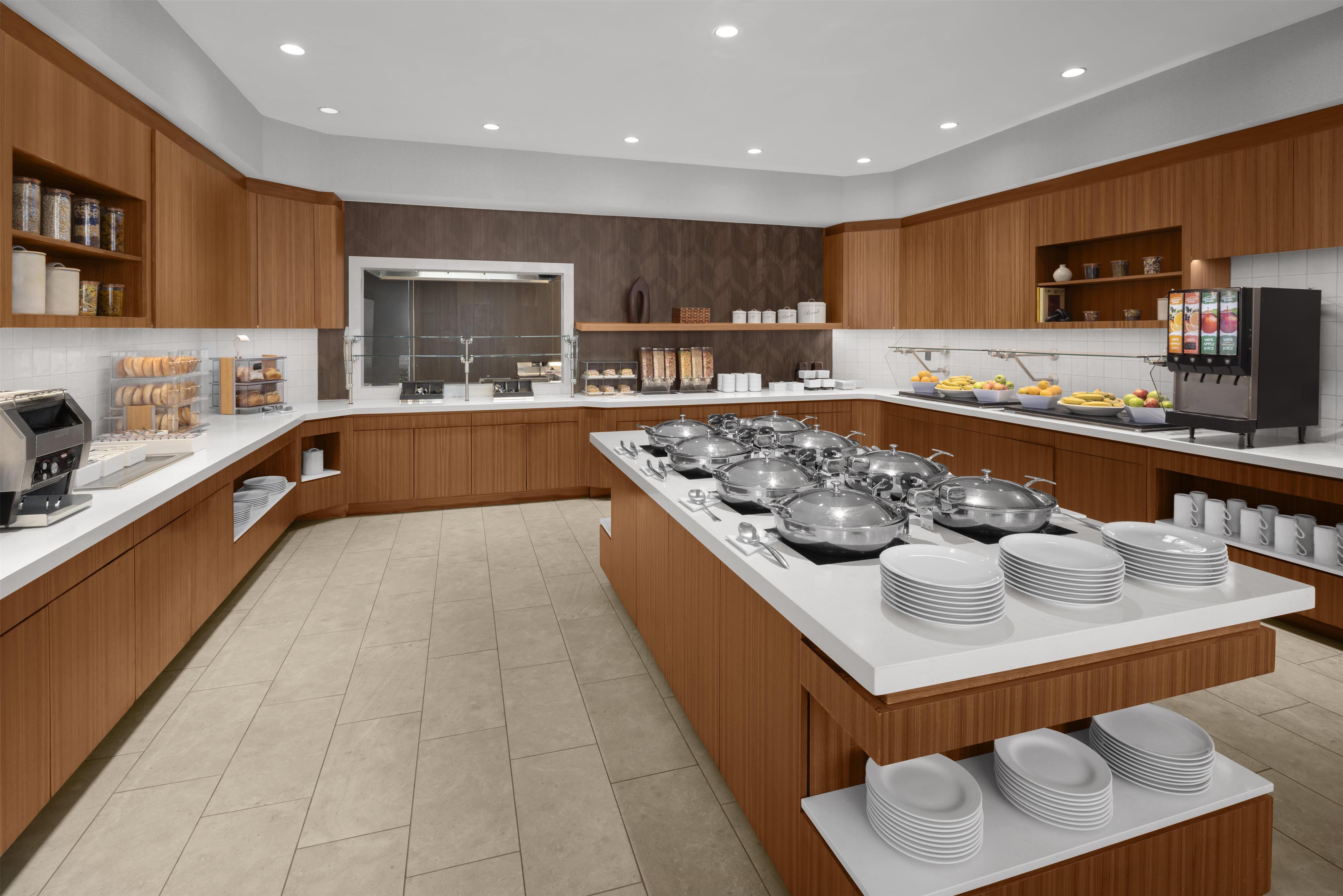Breakfast Area | Hyatt House Washington DC/The Wharf