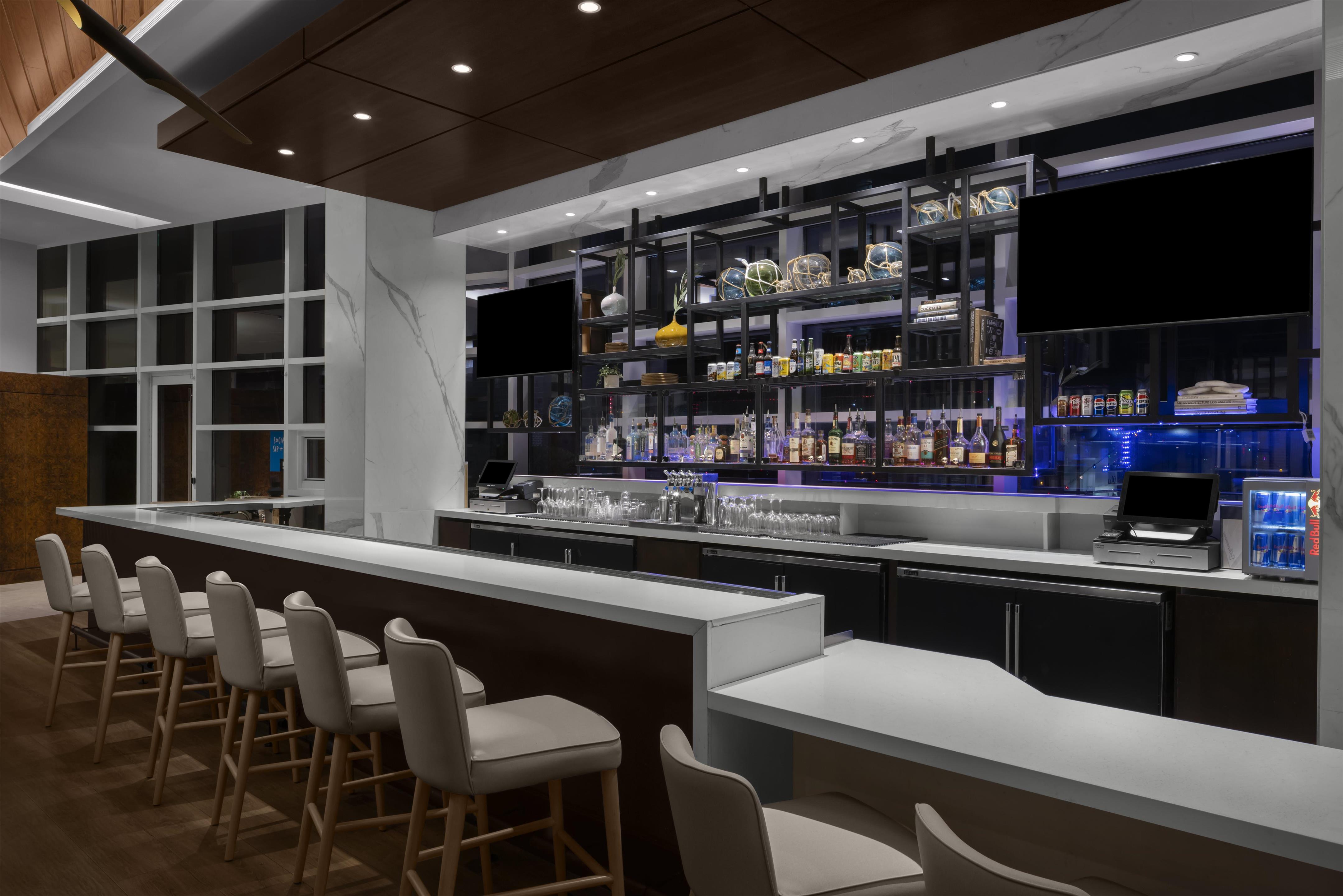 Bar Lounge | Hyatt House Washington DC/The Wharf